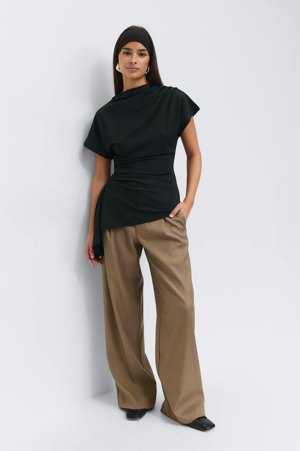 Asymmetric funnel neck top