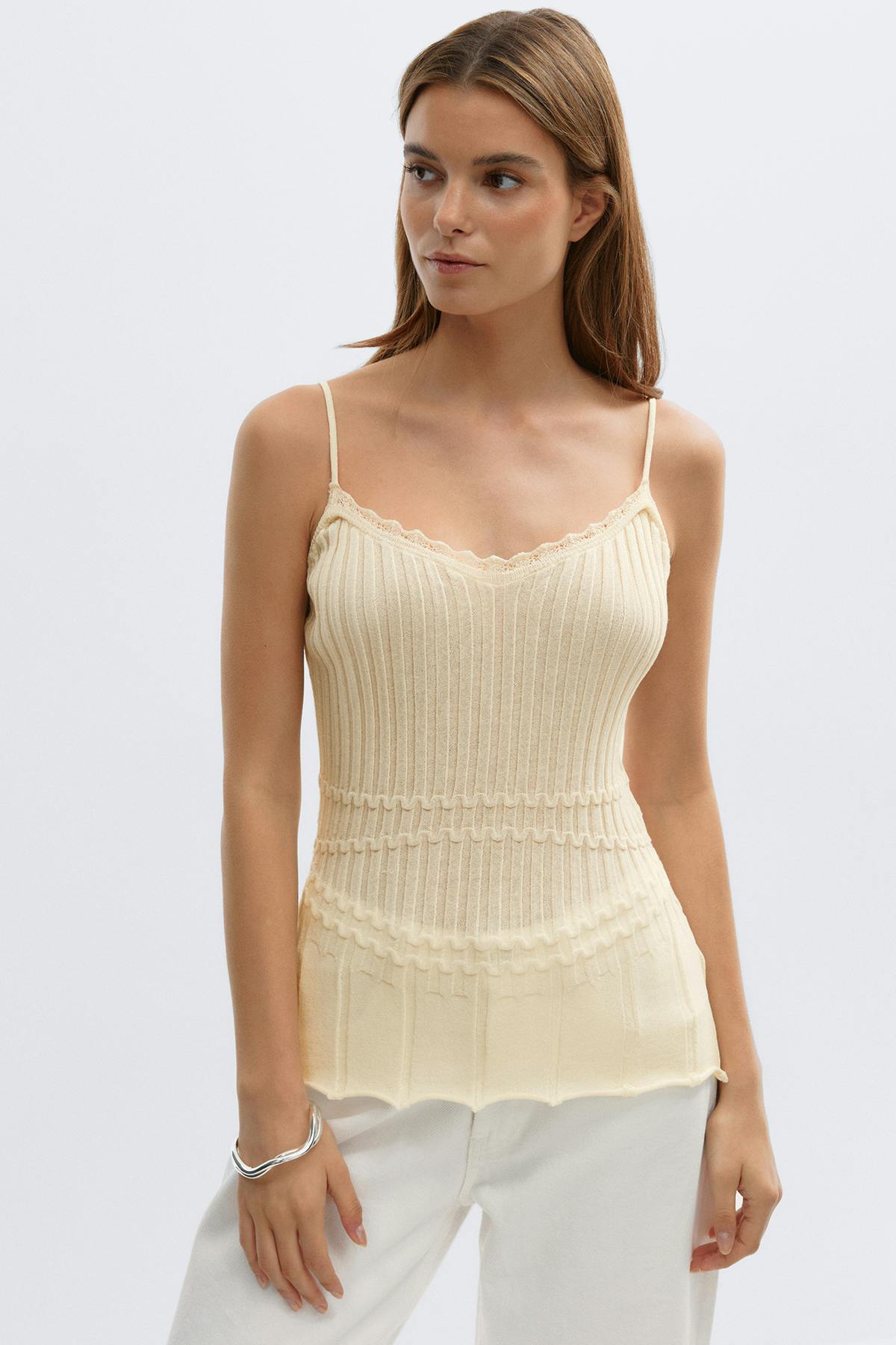 Knitted singlet