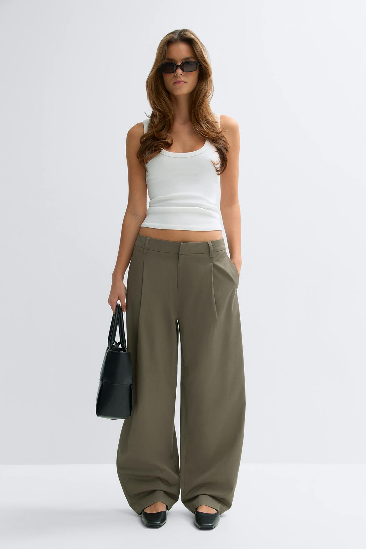 Cotton barrel trousers