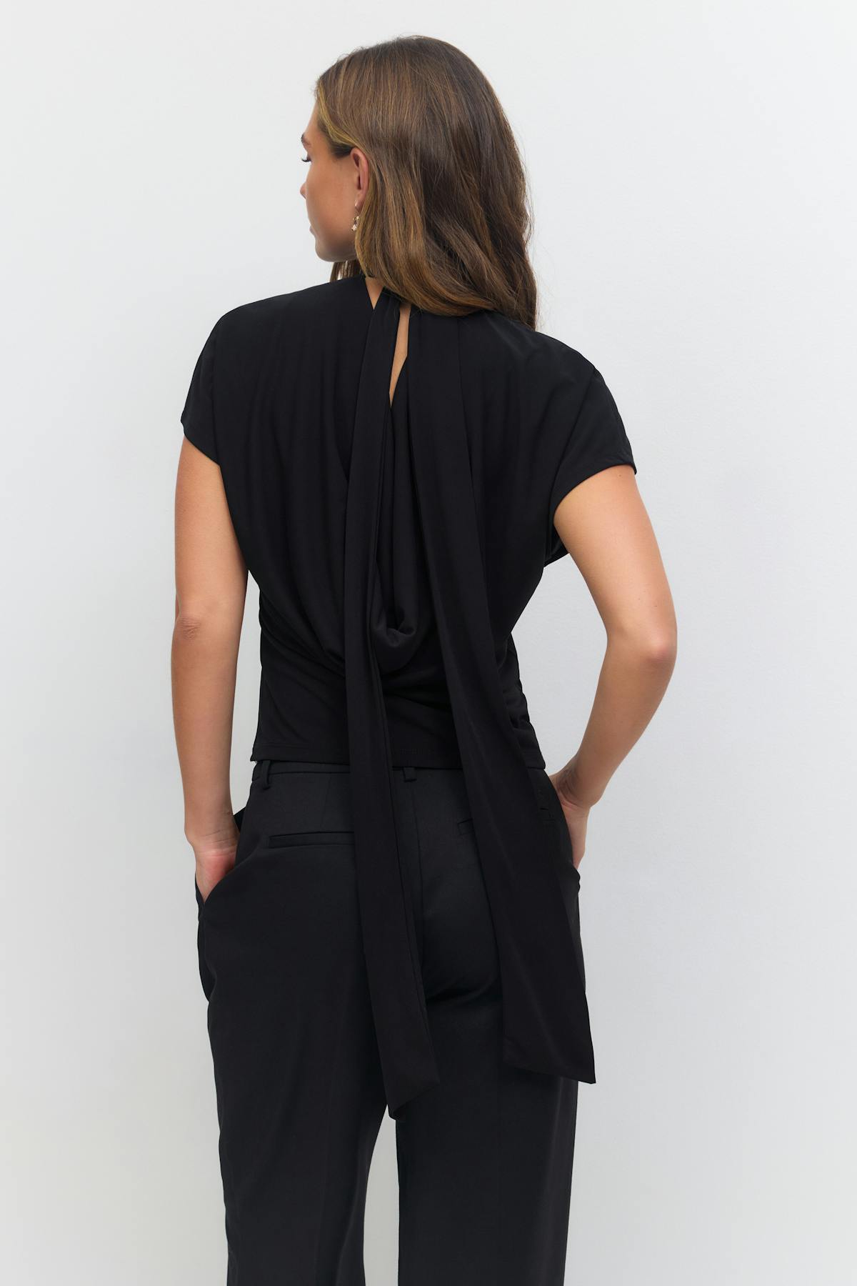 Tie top