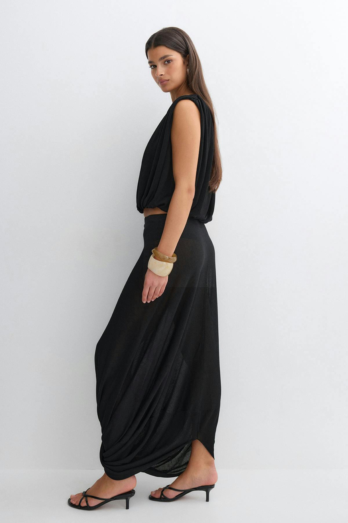 Flowy knitted skirt
