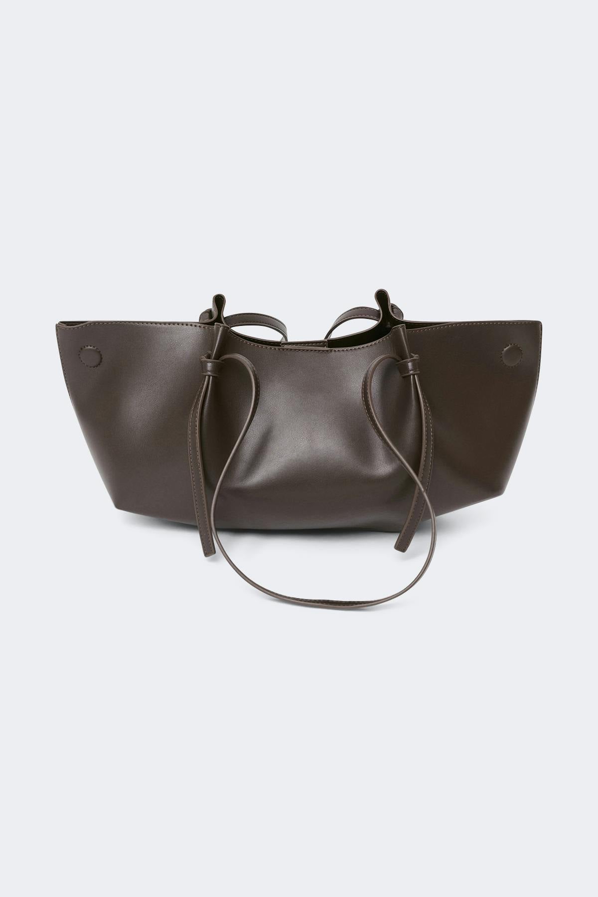 Strap handle tote bag