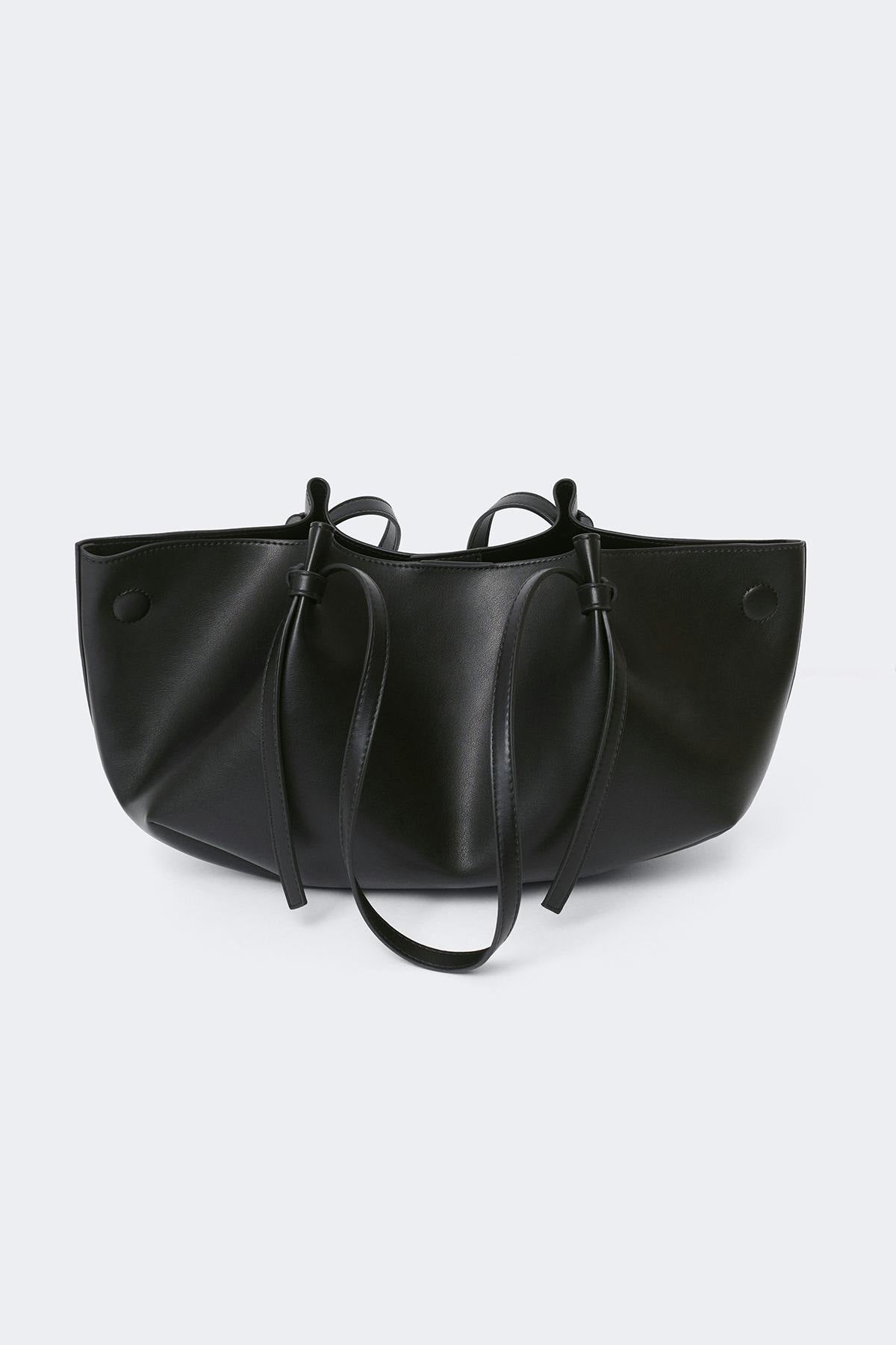 Strap handle tote bag