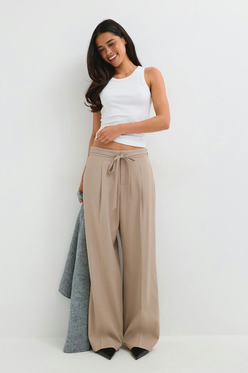 Mid waist belted trousers