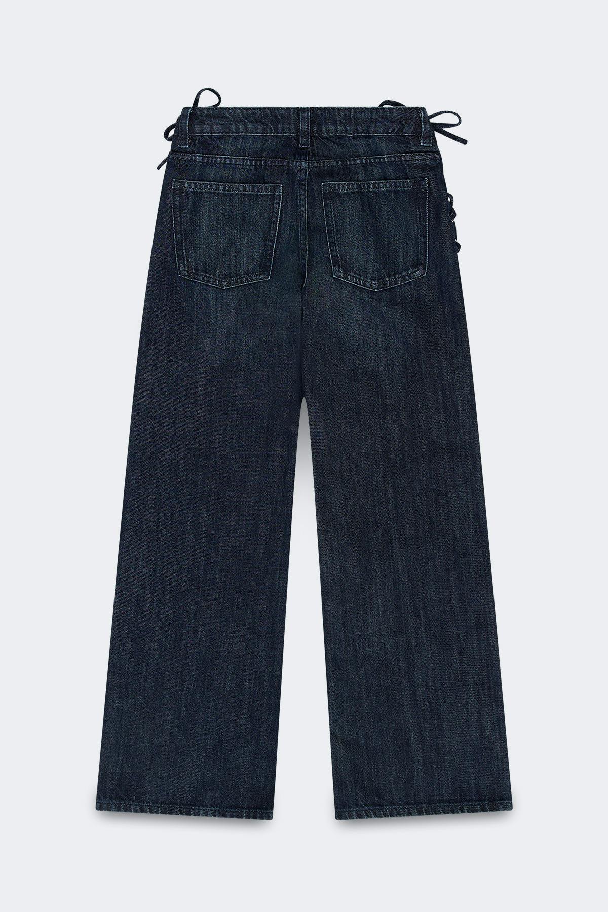 Tied up loose jeans