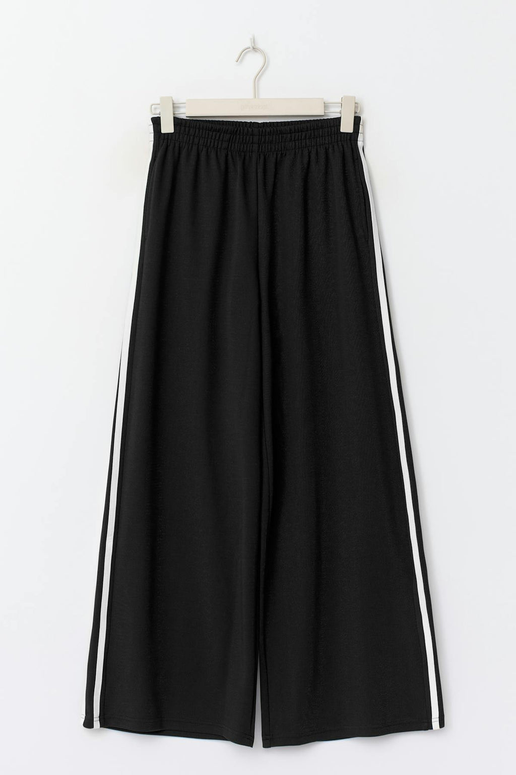 Sporty wide trousers