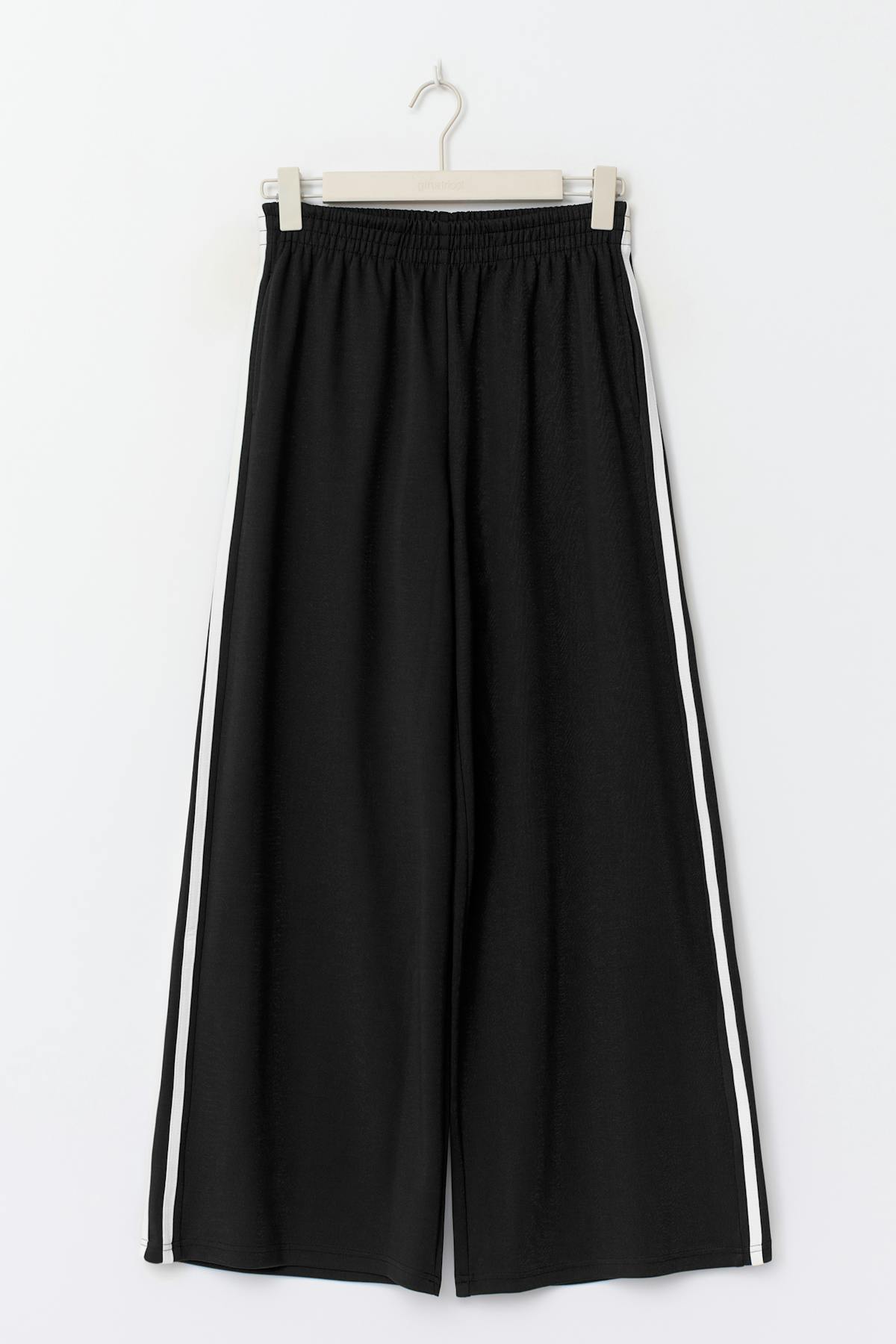 Sporty wide trousers