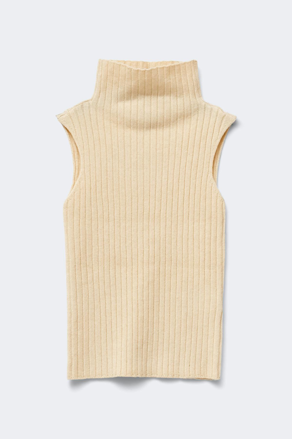 Sleeveless knitted top