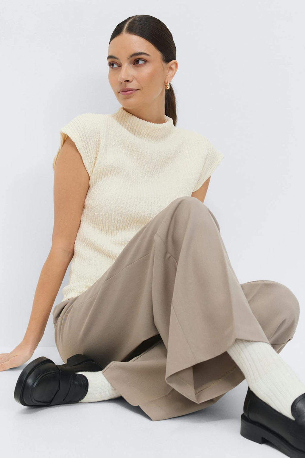 Funnel neck top