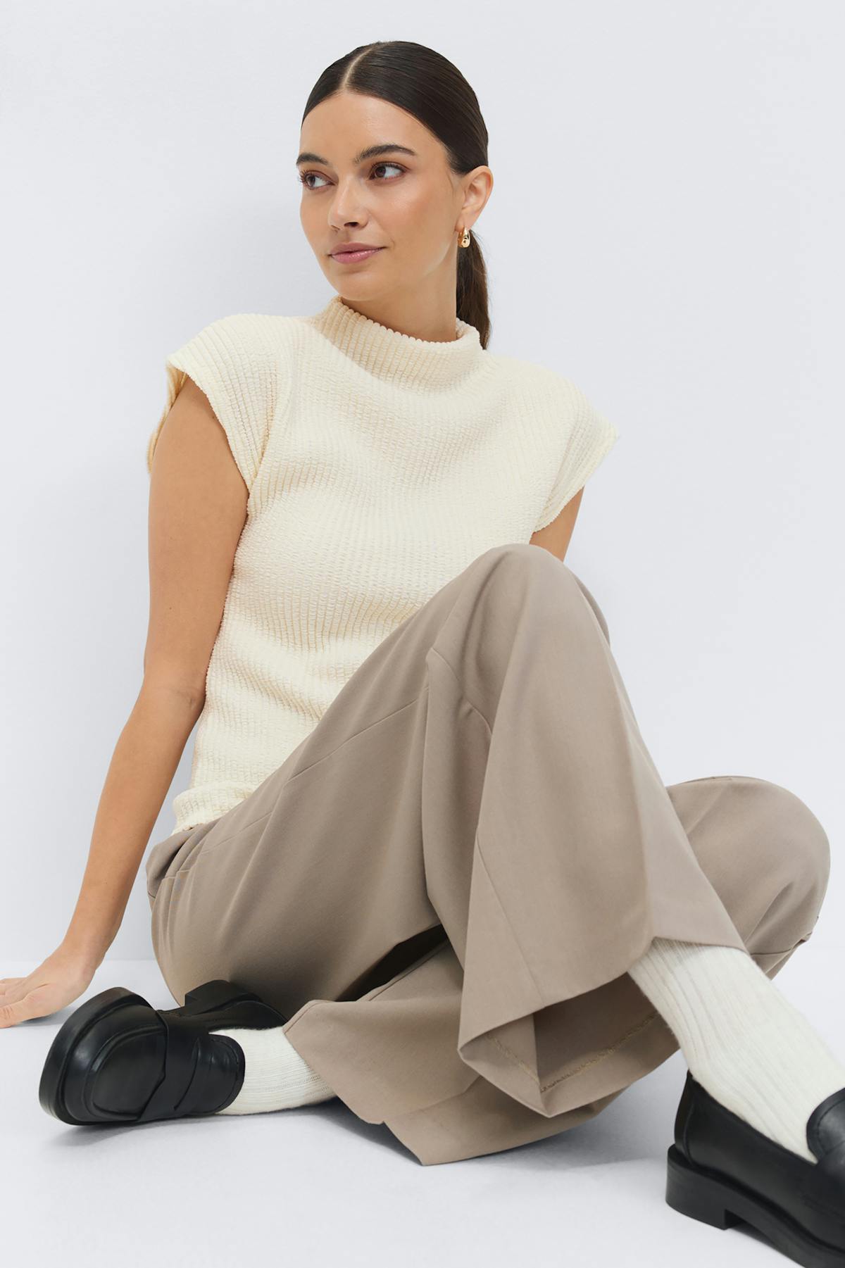 Funnel neck top