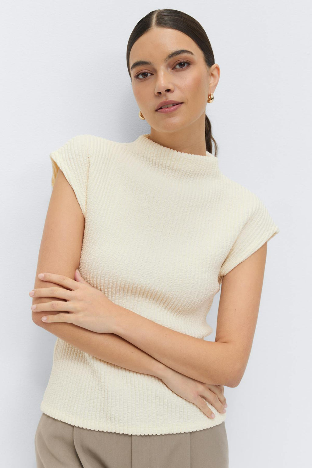 Funnel neck top