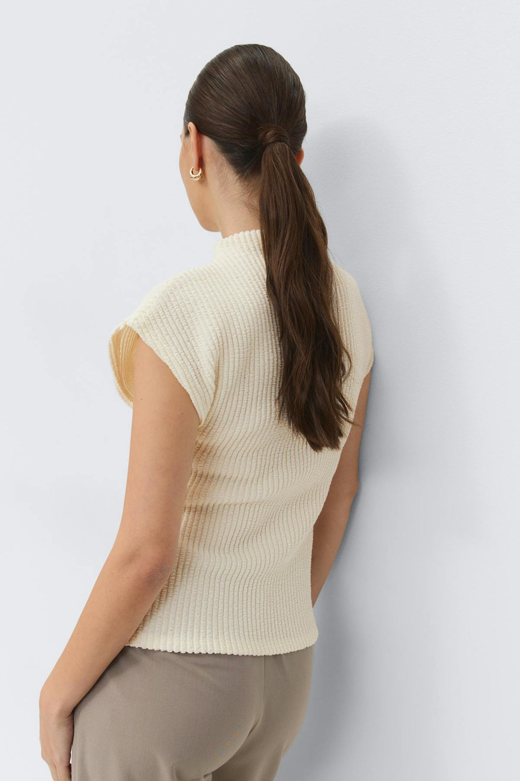 Funnel neck top