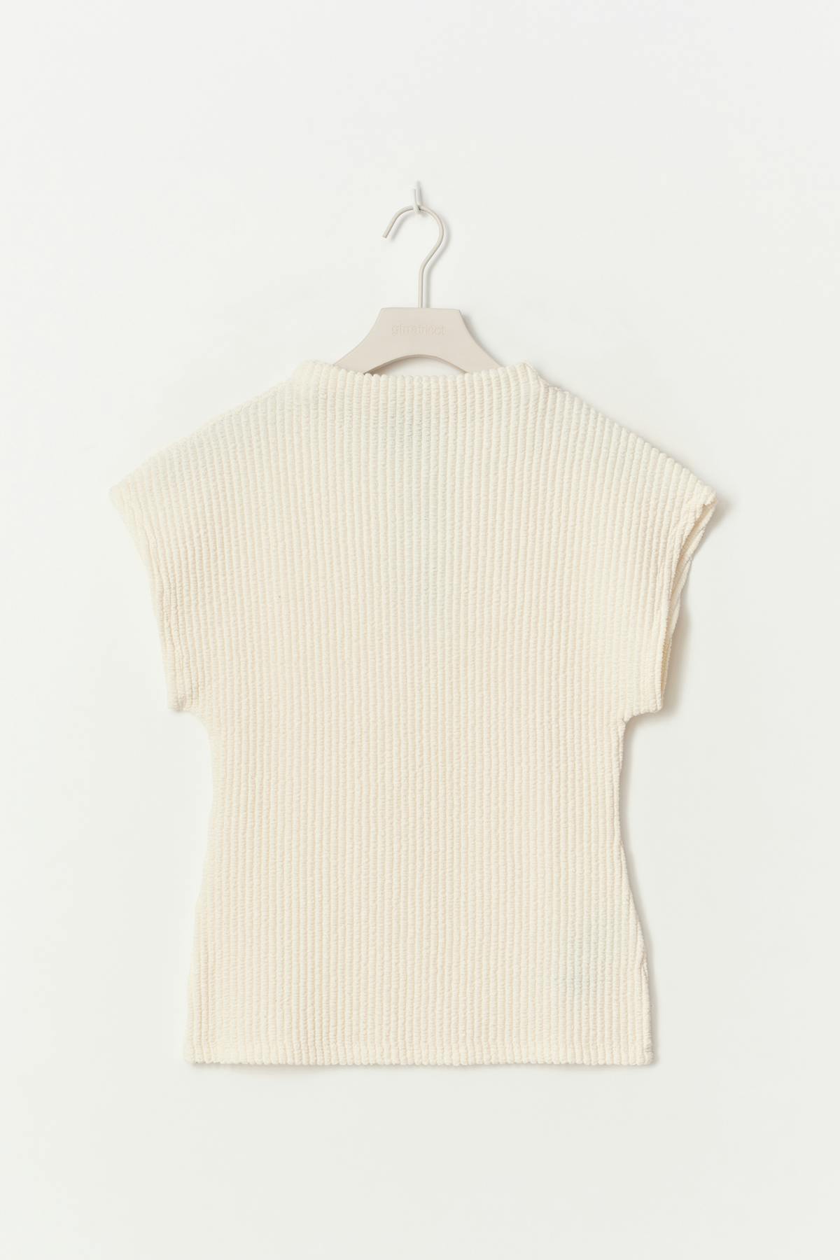 Funnel neck top