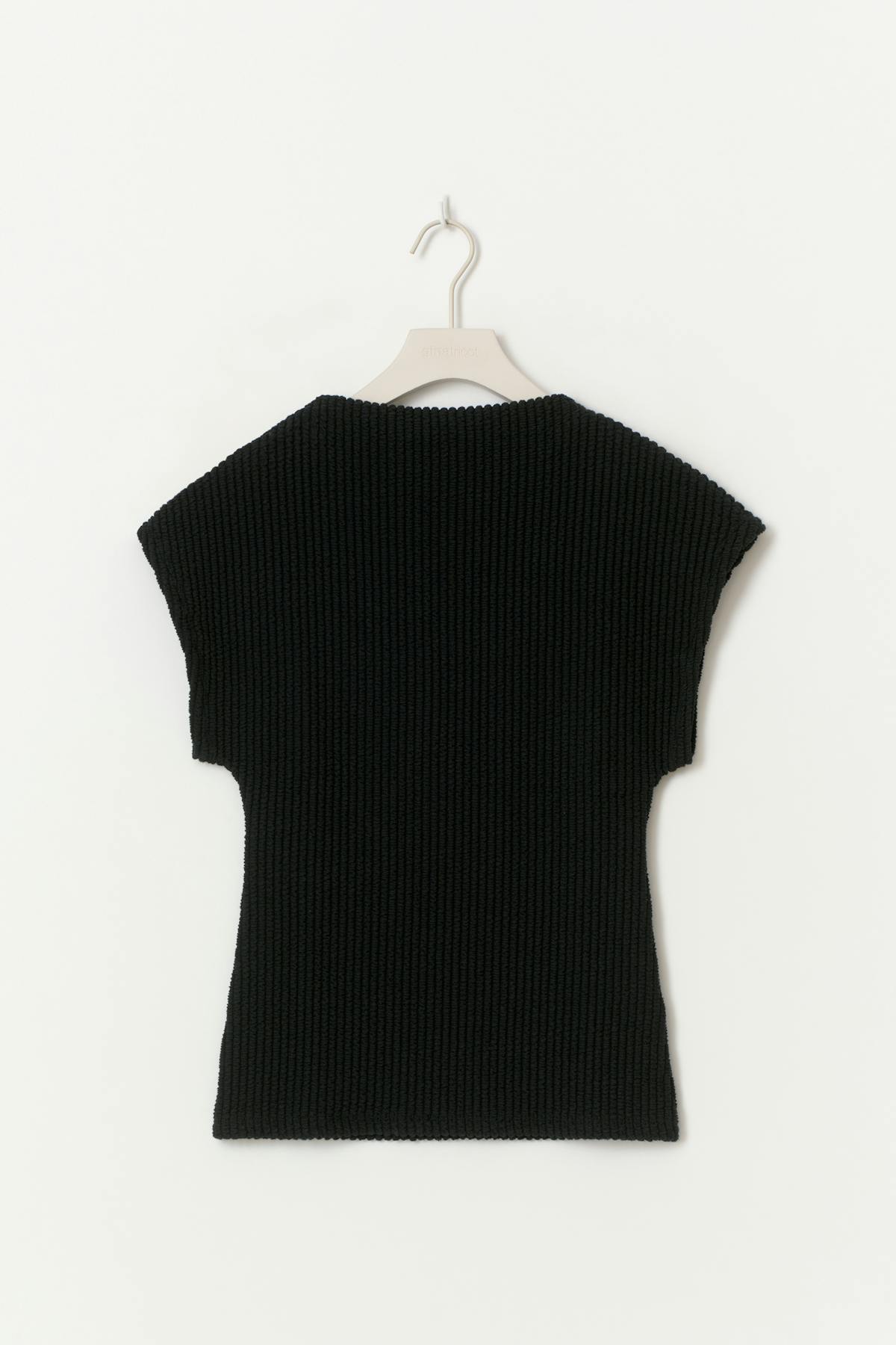 Funnel neck top