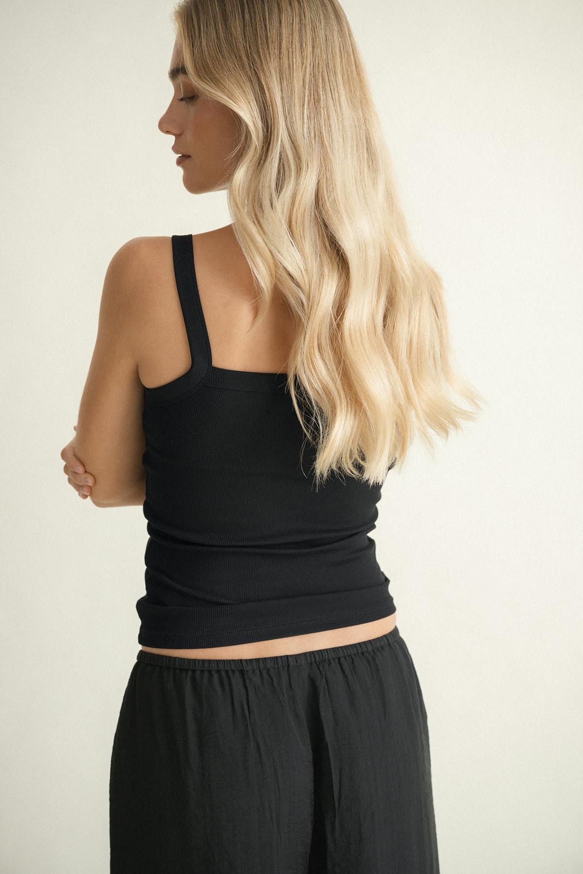 Tight fit rib singlet