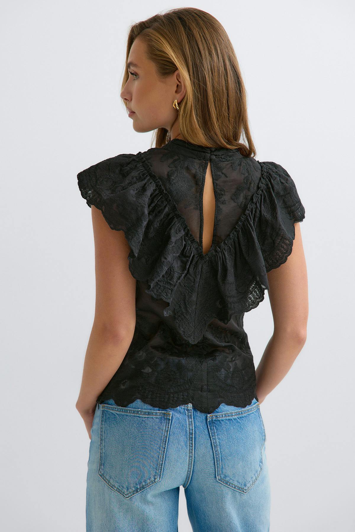 Frill blouse