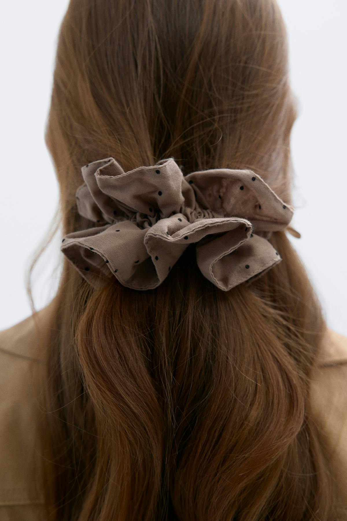 Dotted scrunchie