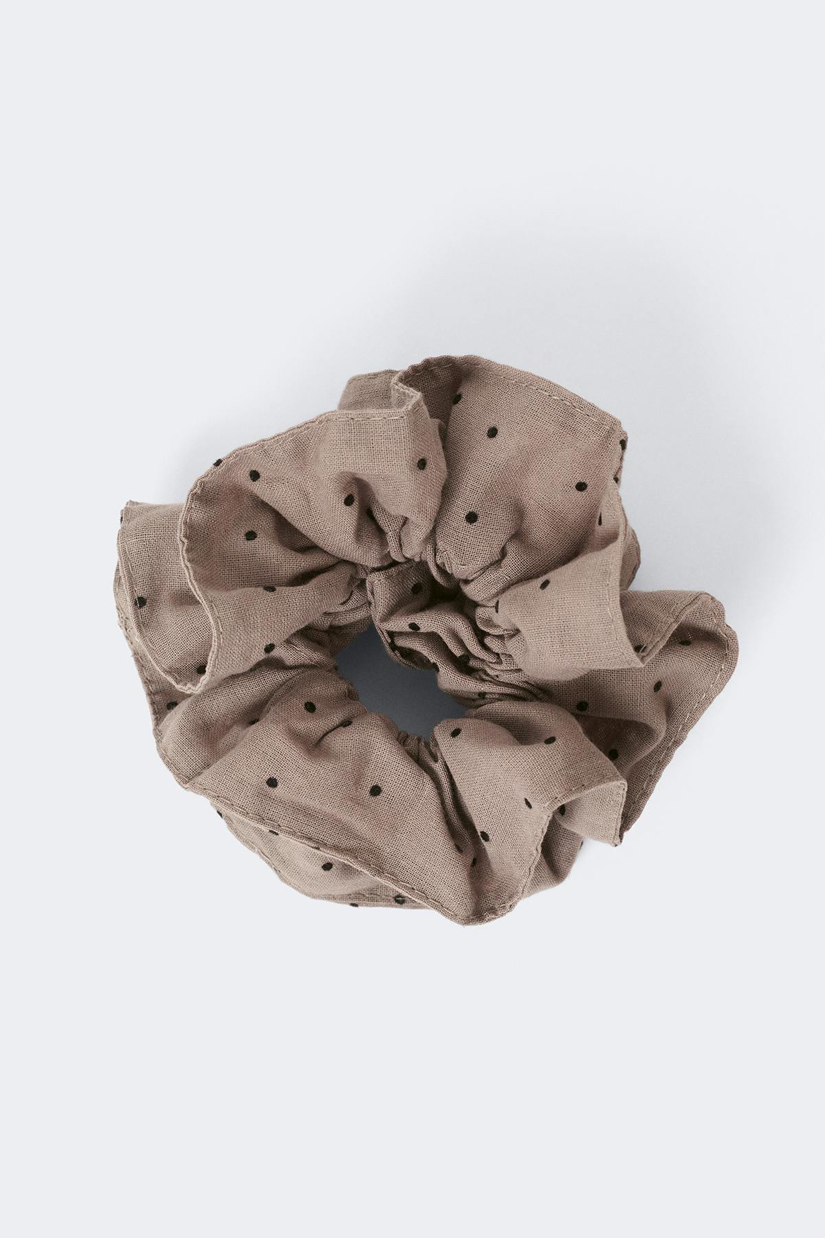 Dotted scrunchie