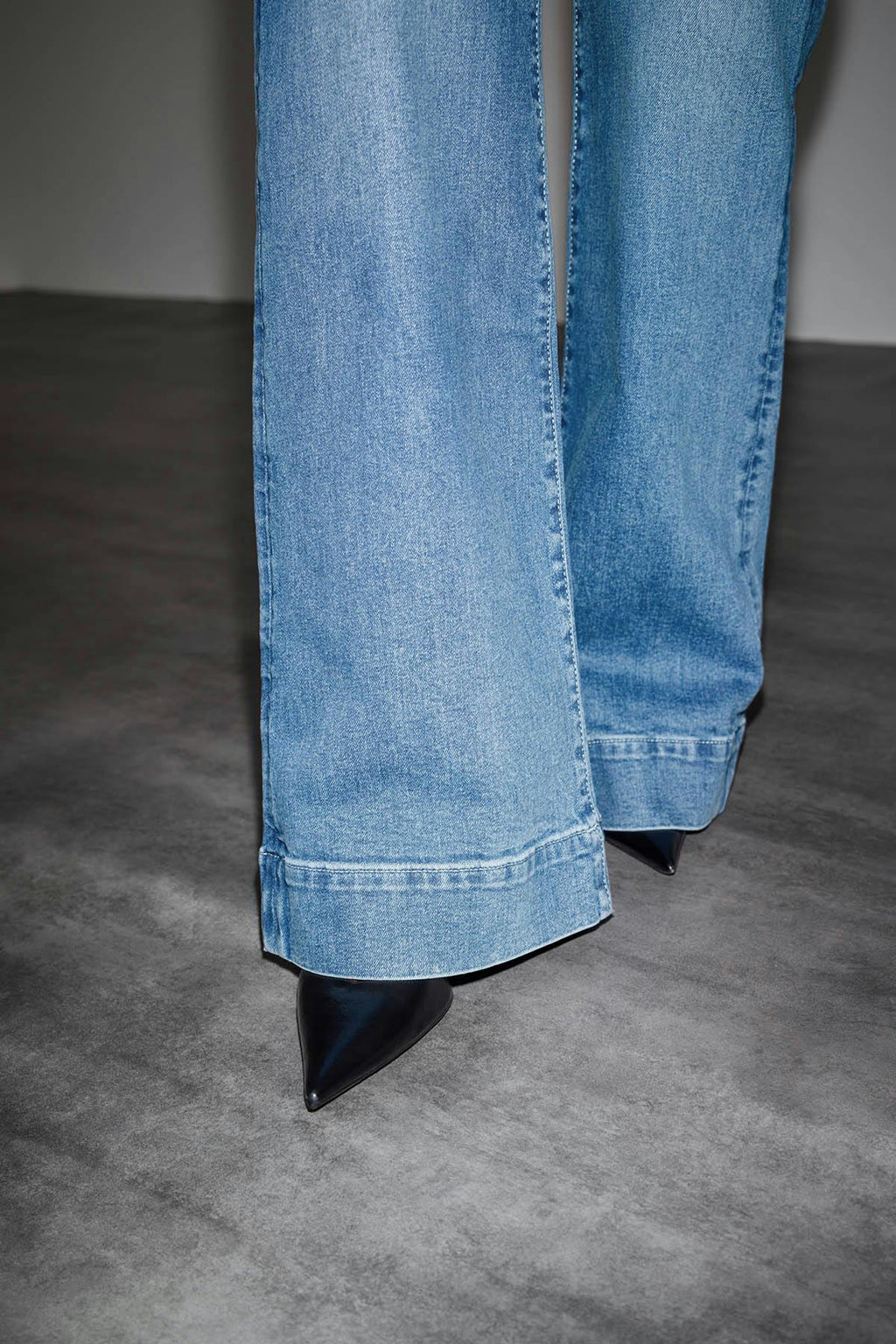 Waist hug flare jeans