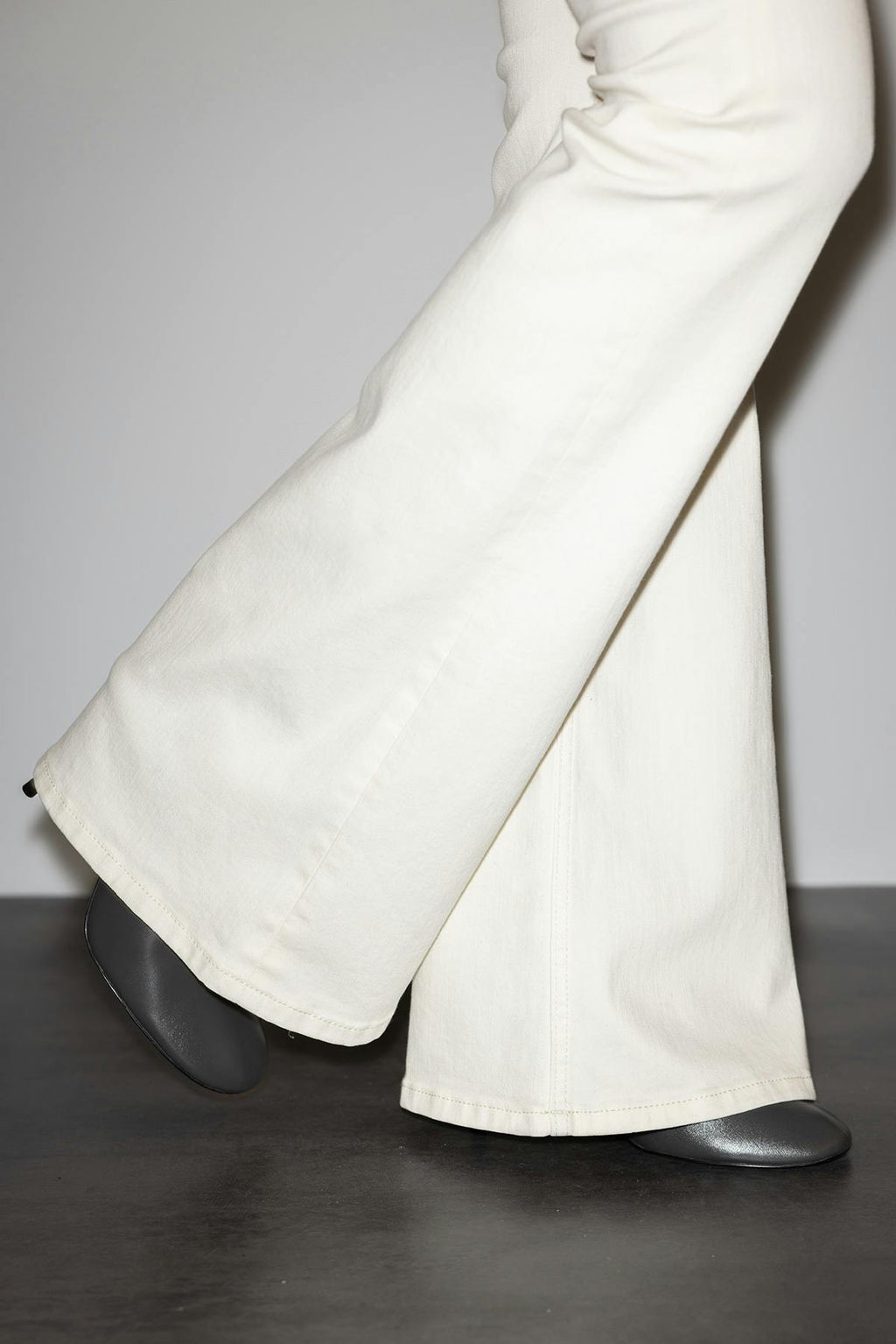 Glow low flare jeans