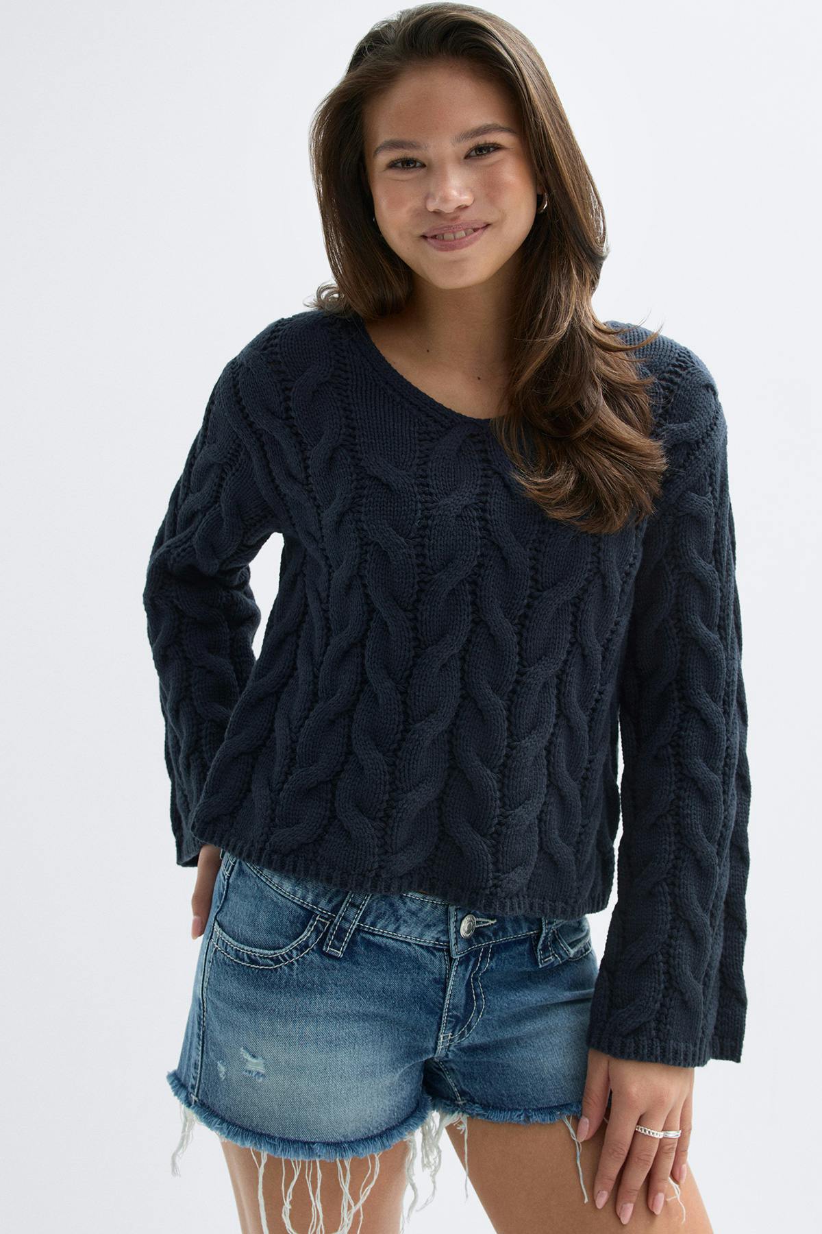 Y cable knitted sweater