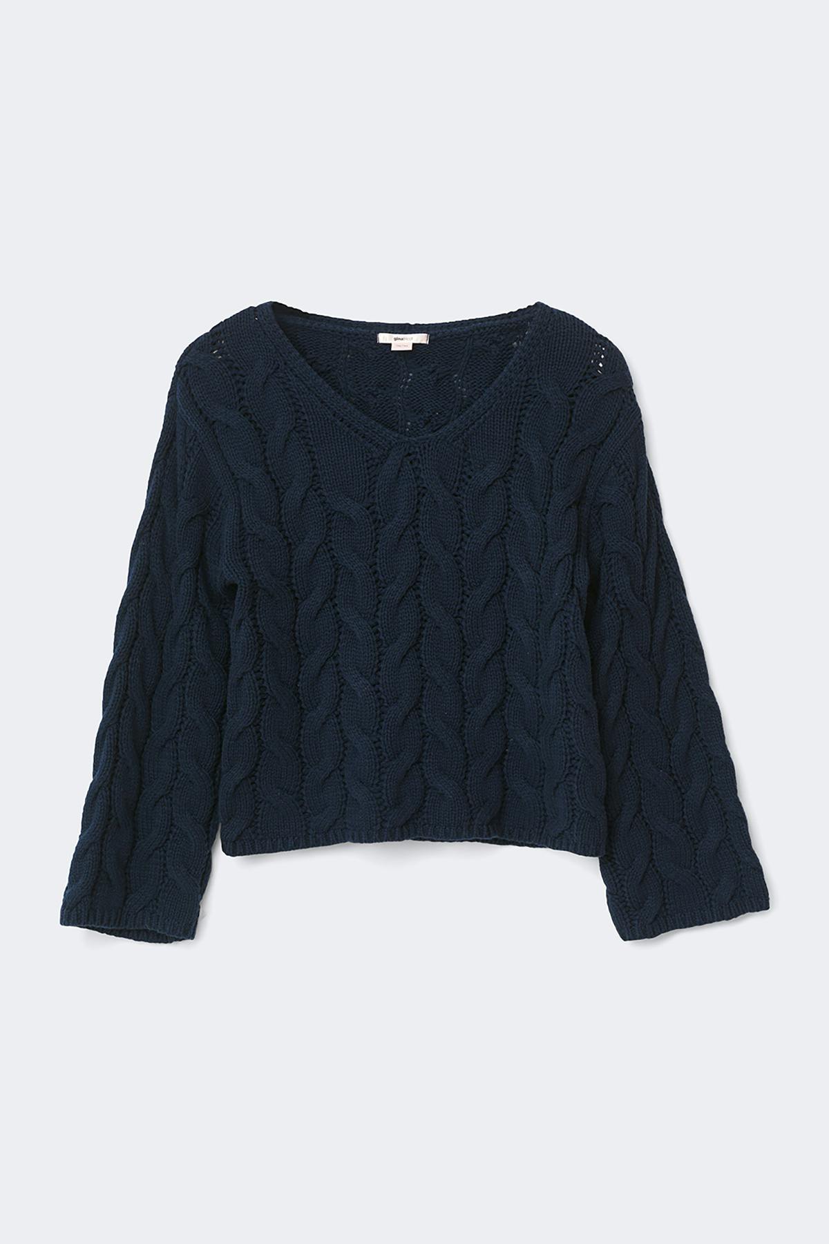 Y cable knitted sweater