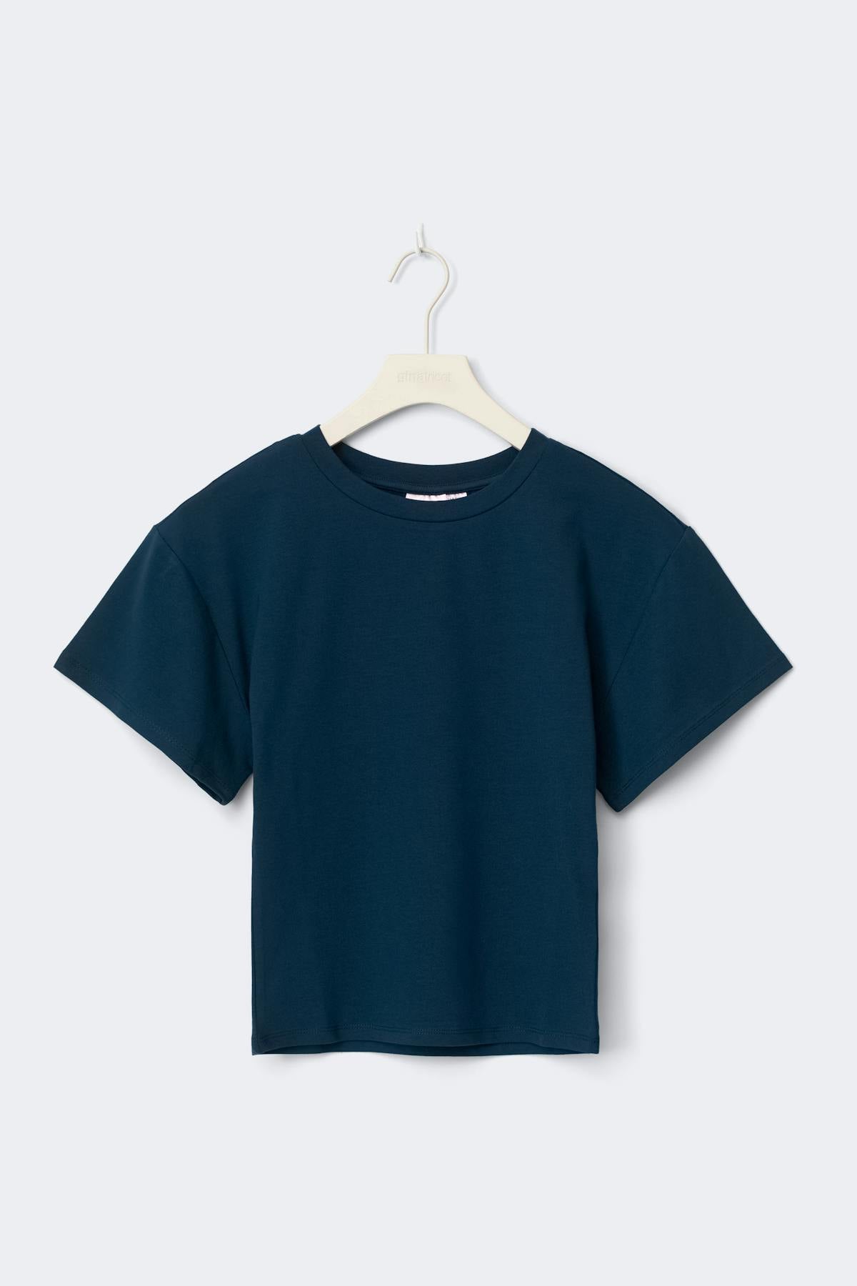 Y fitted tee