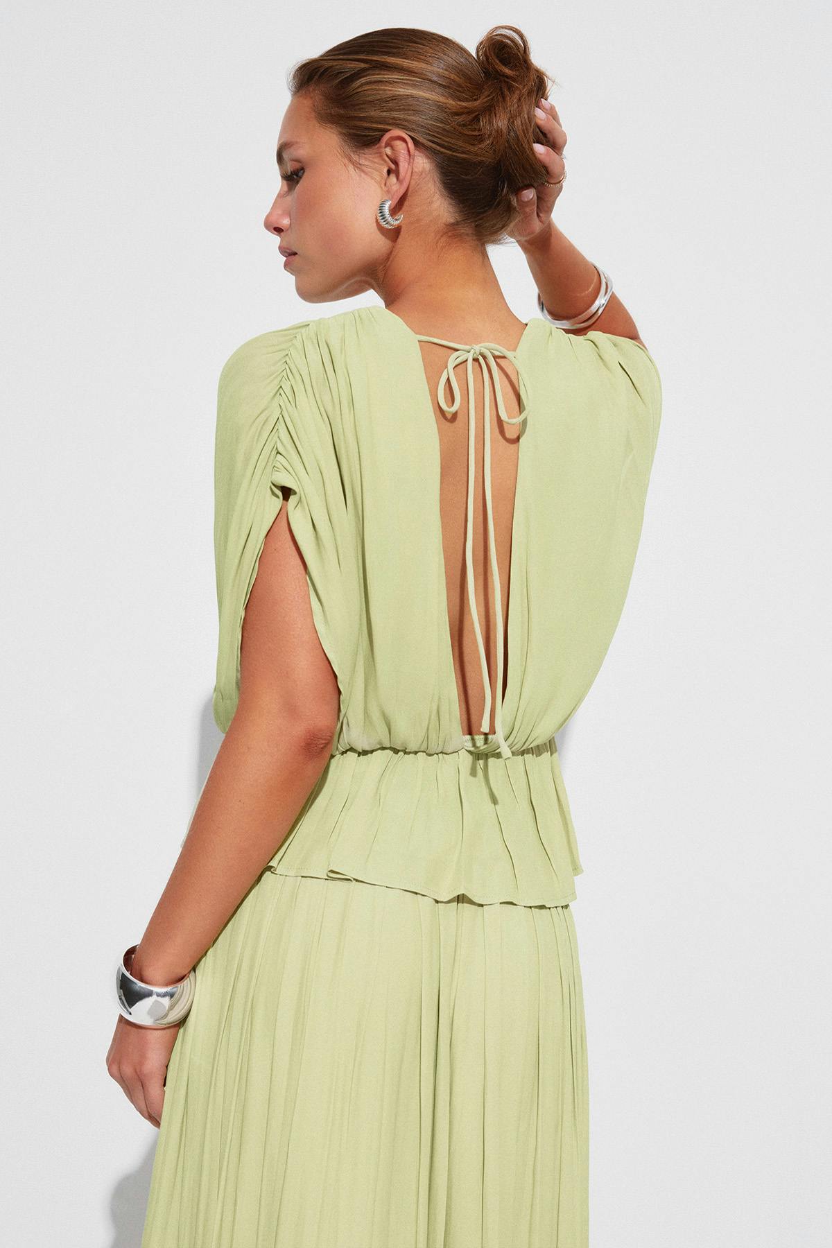 Loose sleeveless top