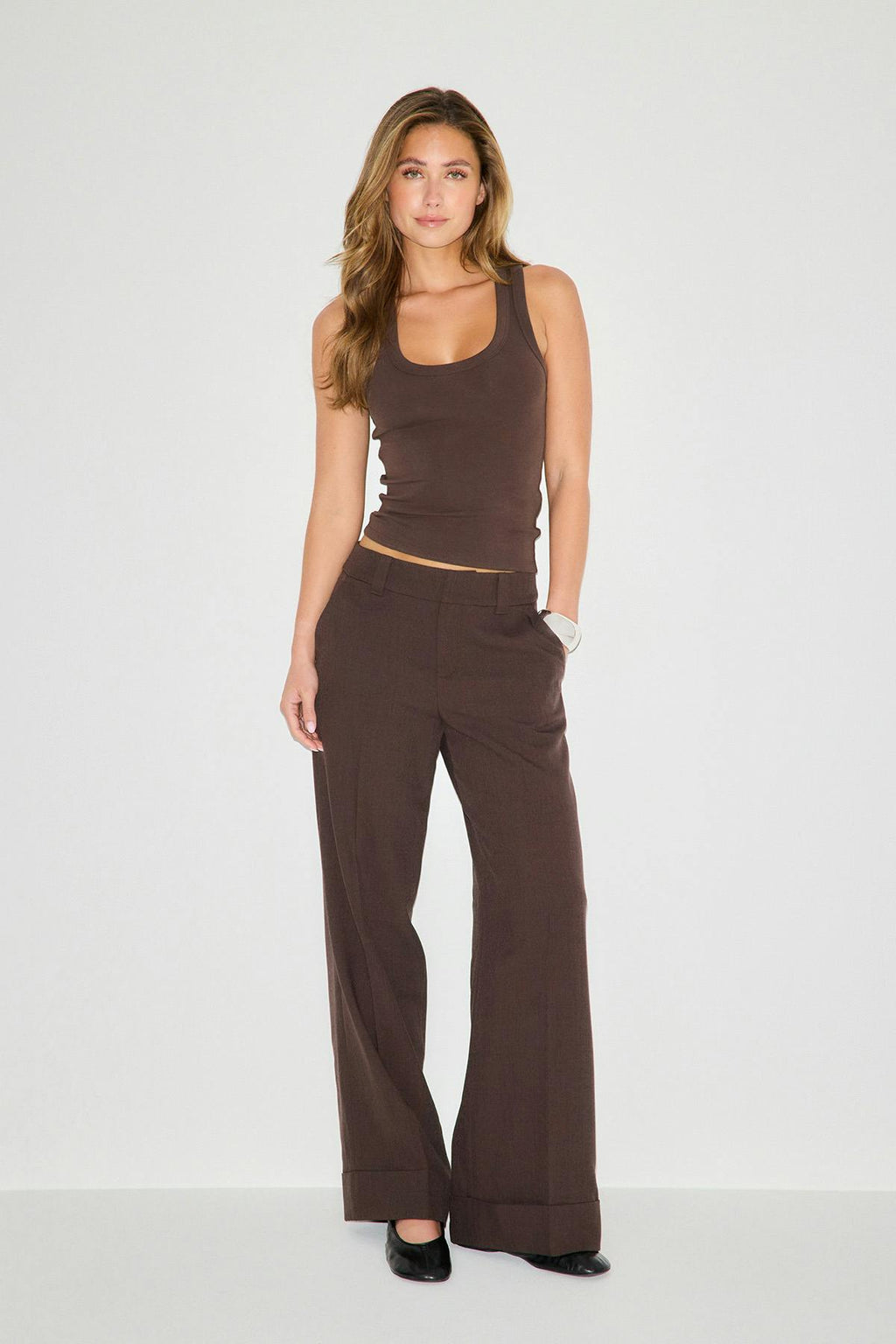 Super stretch scoop neck tank