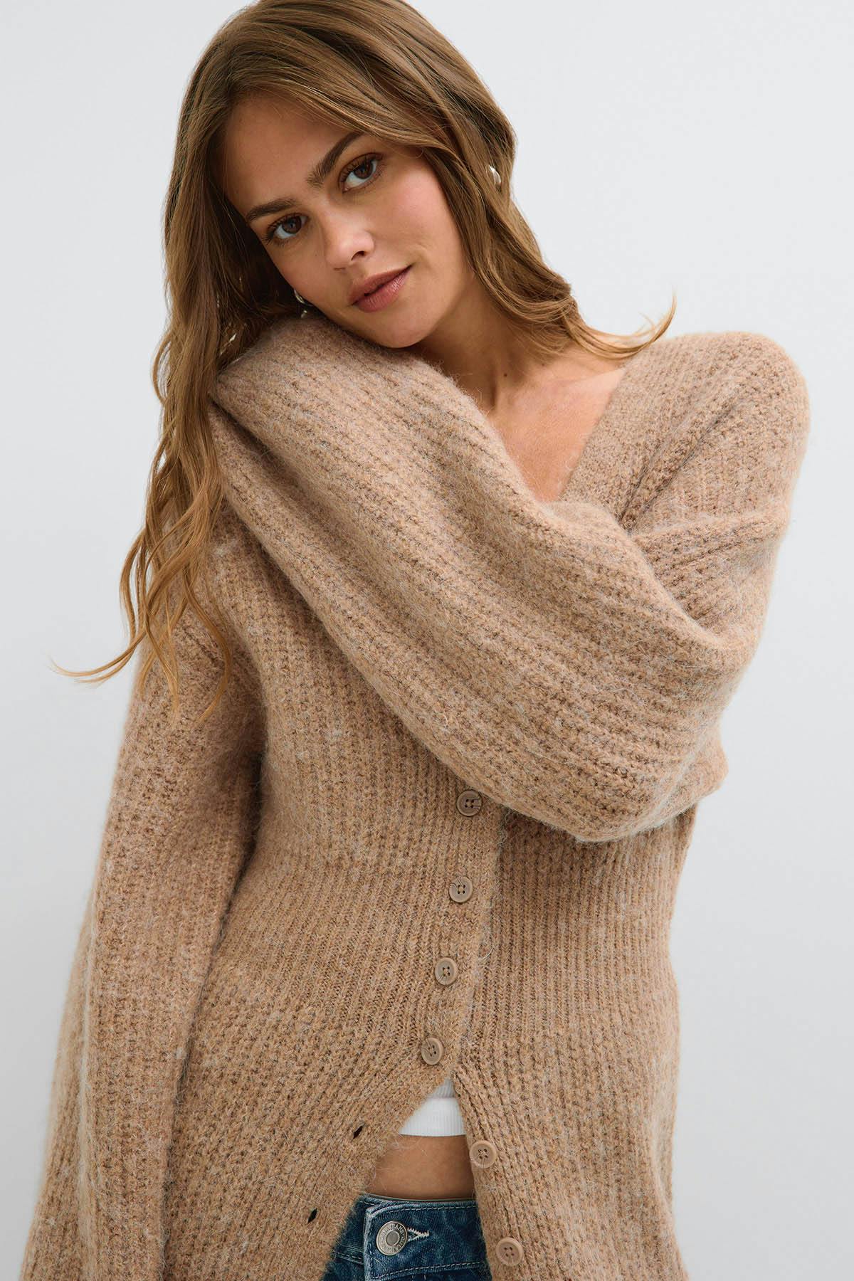 Long knitted cardigan