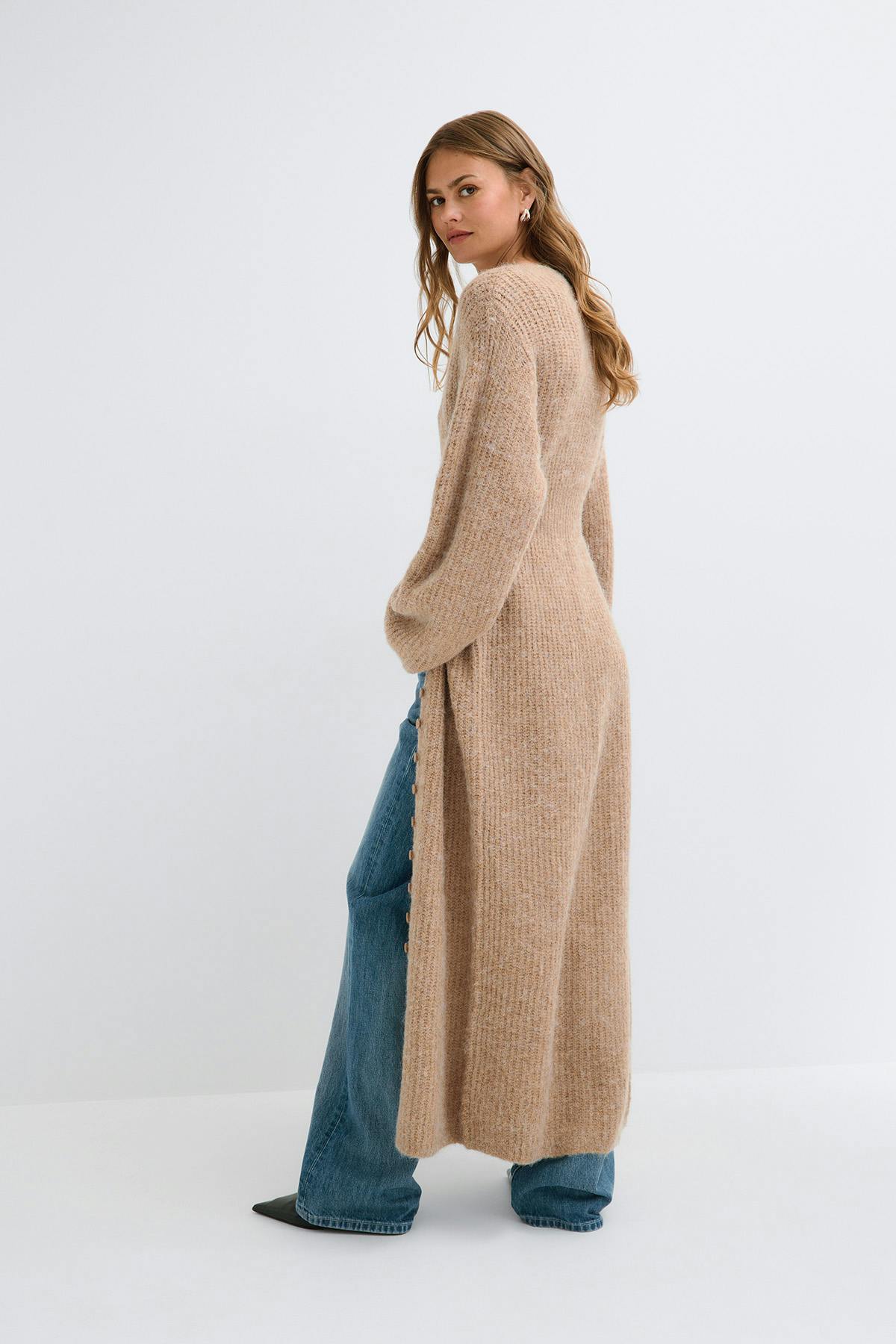 Long knitted cardigan