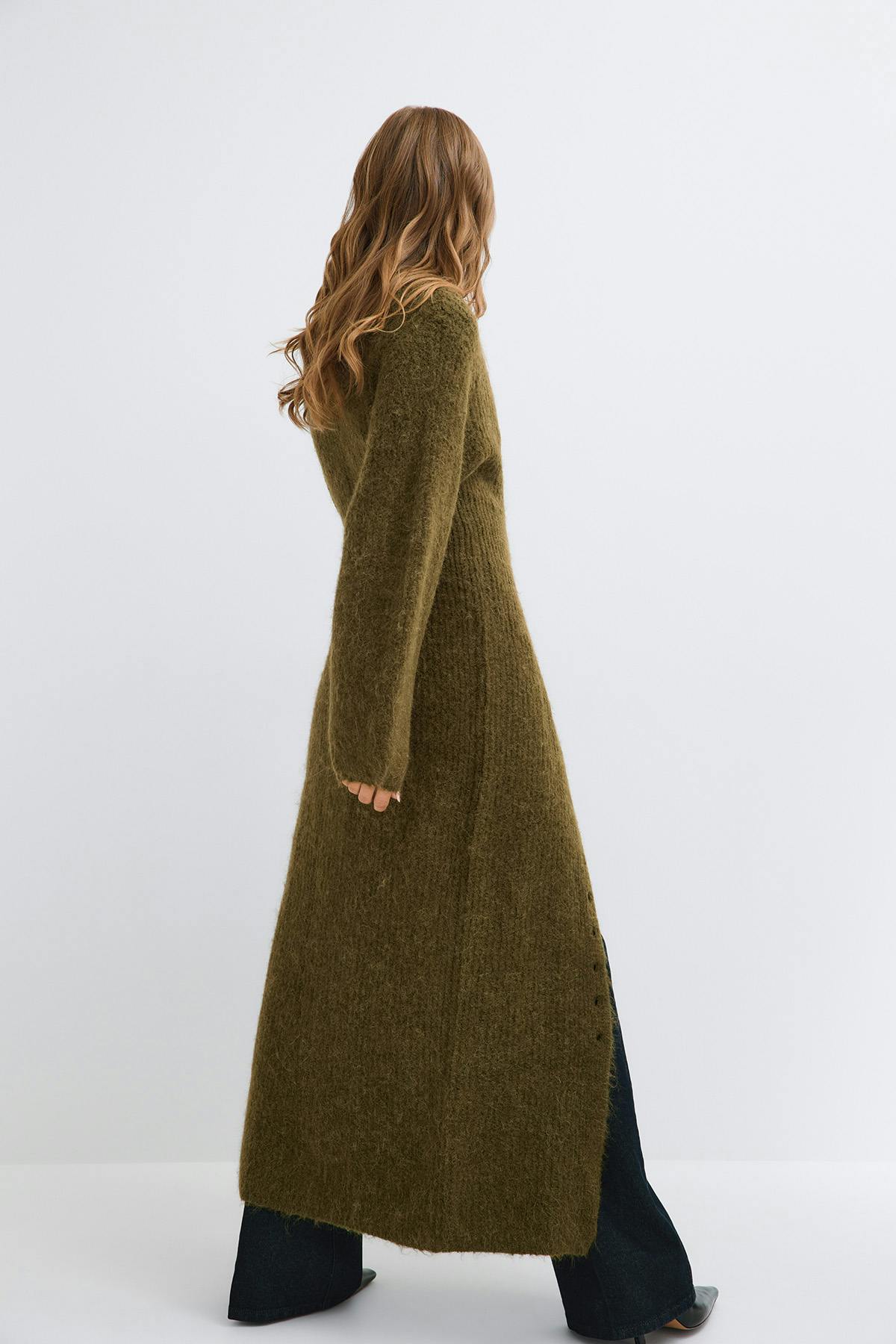 Long knitted cardigan