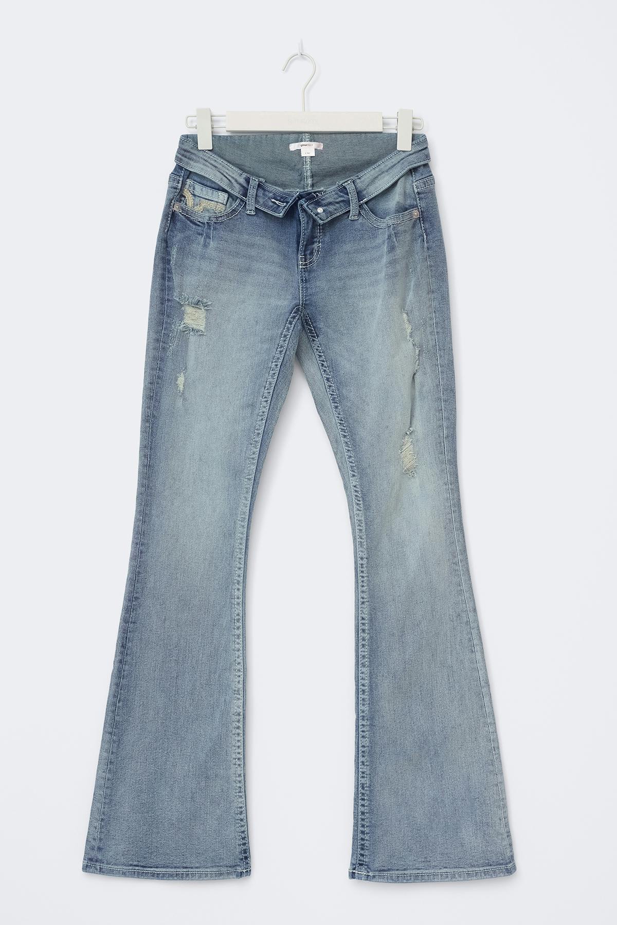 14+ delulu flare jeans petite