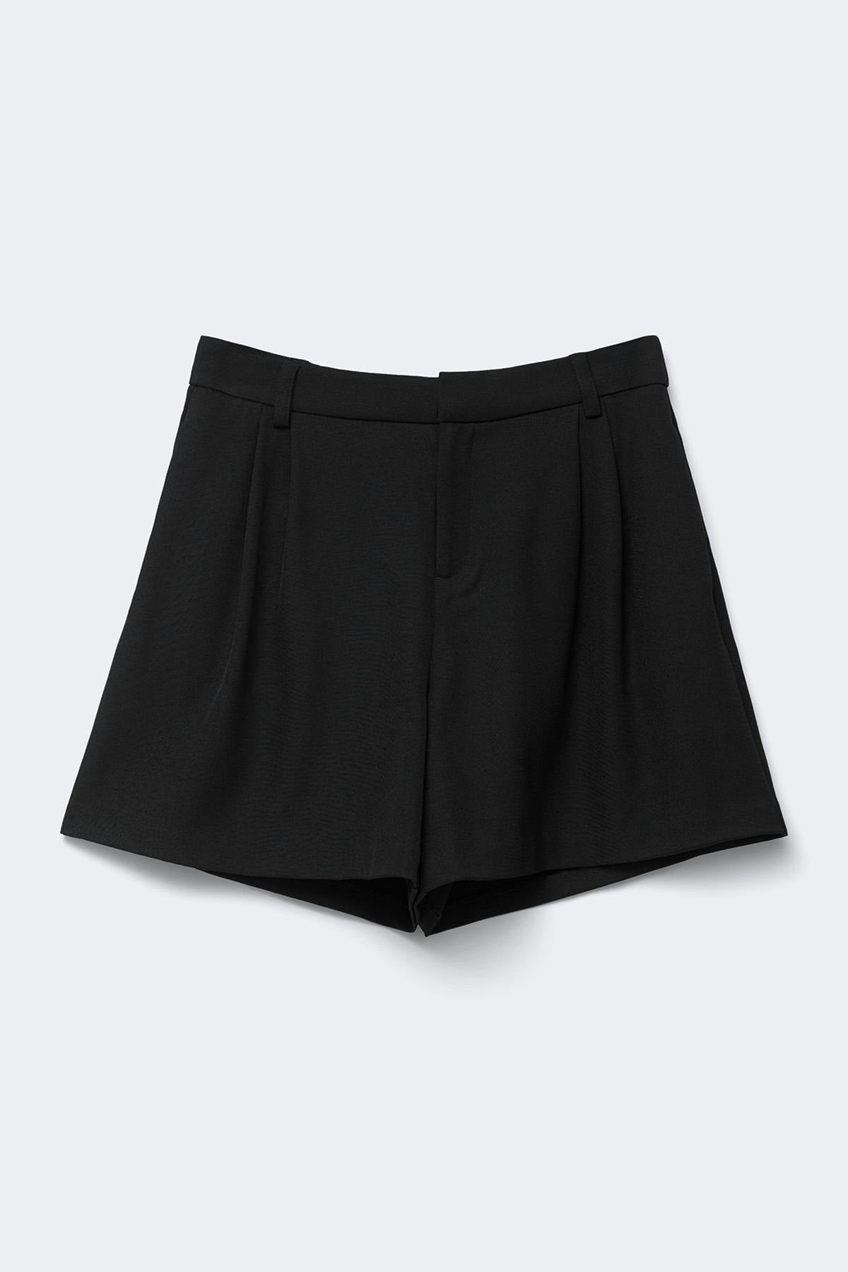 Pleated shorts