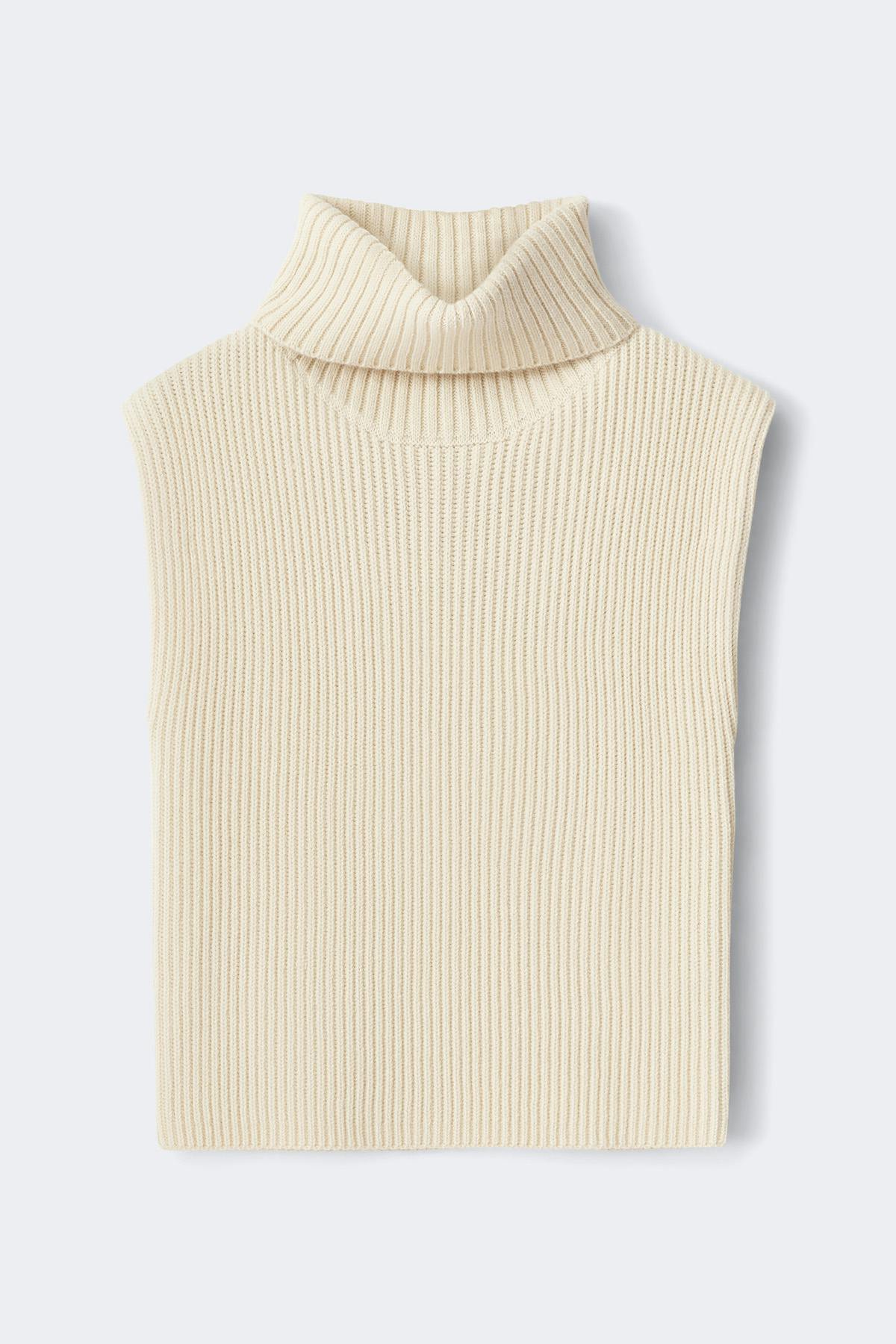 Chunky turtleneck knitted vest