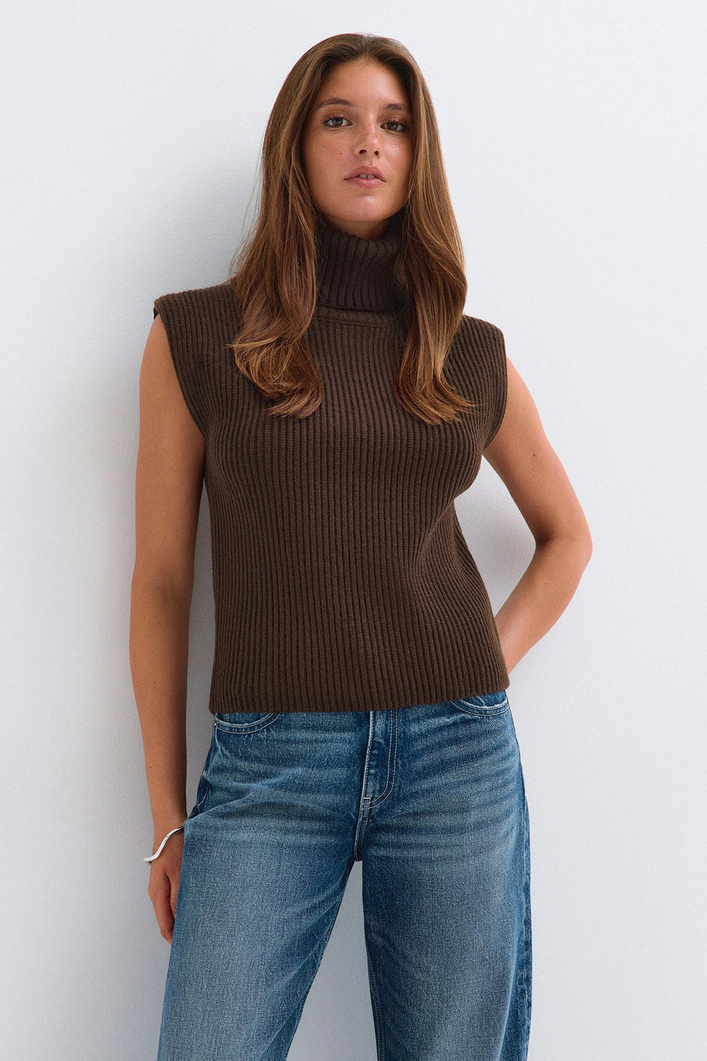 Chunky turtleneck knitted vest