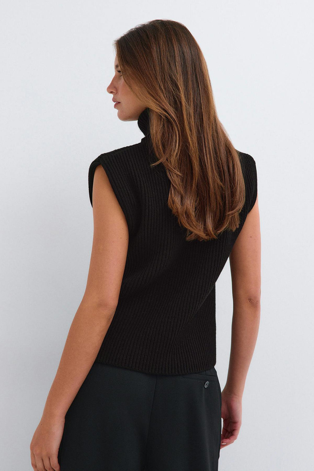 Chunky turtleneck knitted vest