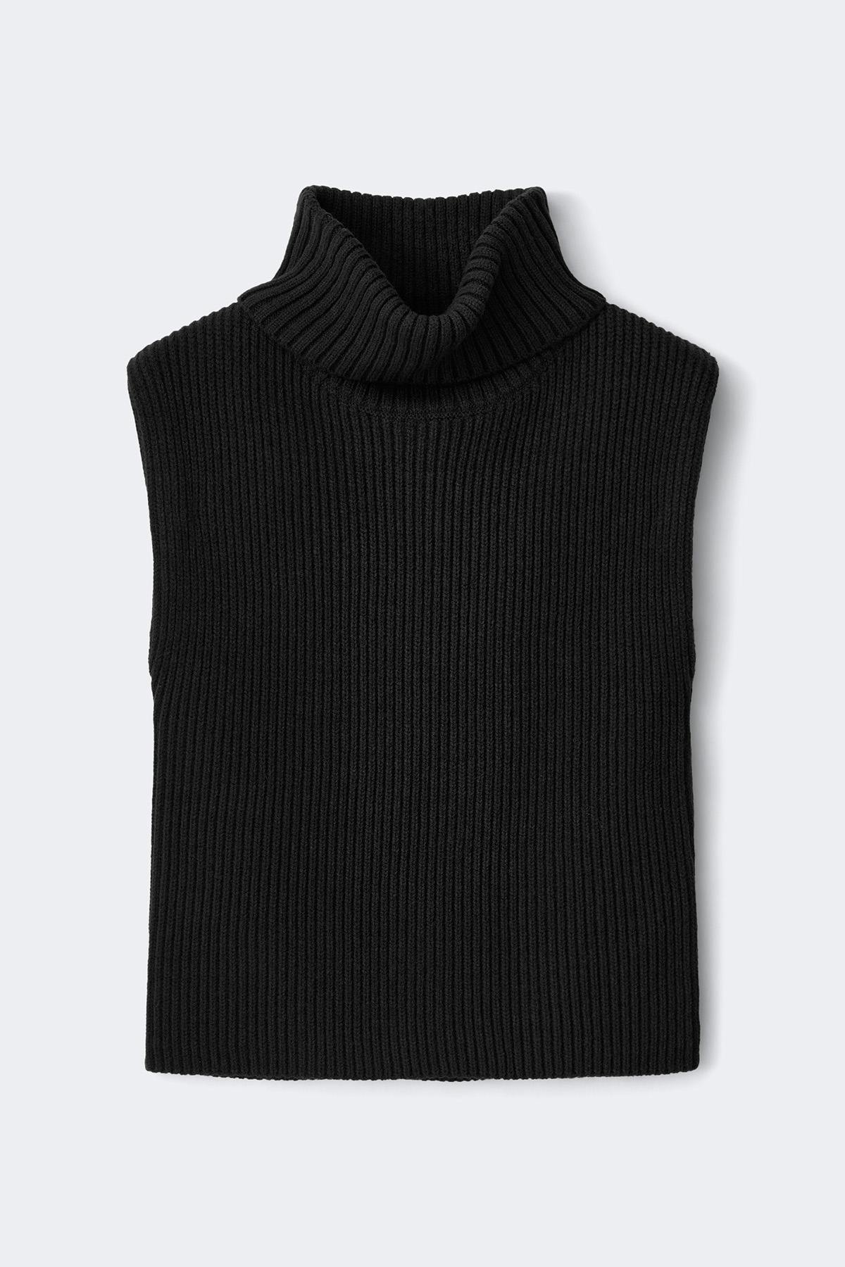 Chunky turtleneck knitted vest
