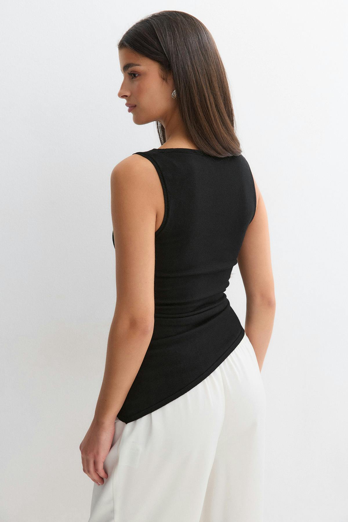 Asymmetric knitted top