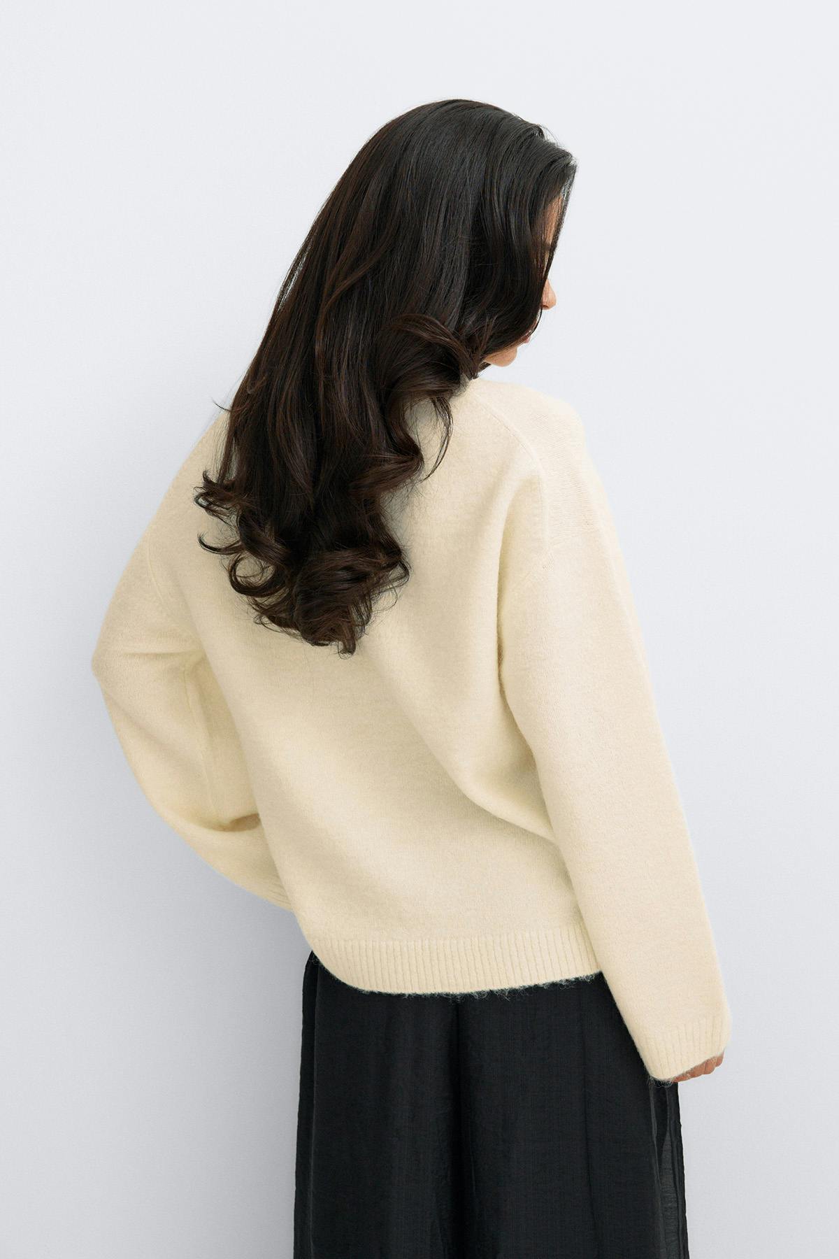 Crew neck knitted sweater