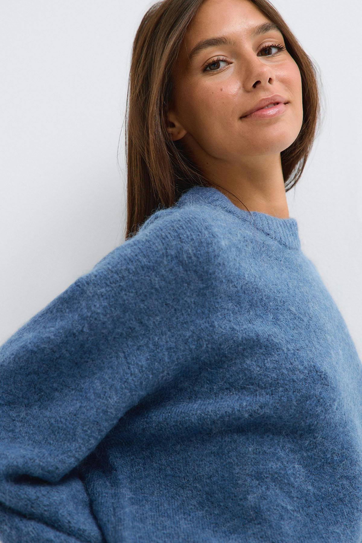 Crew neck knitted sweater