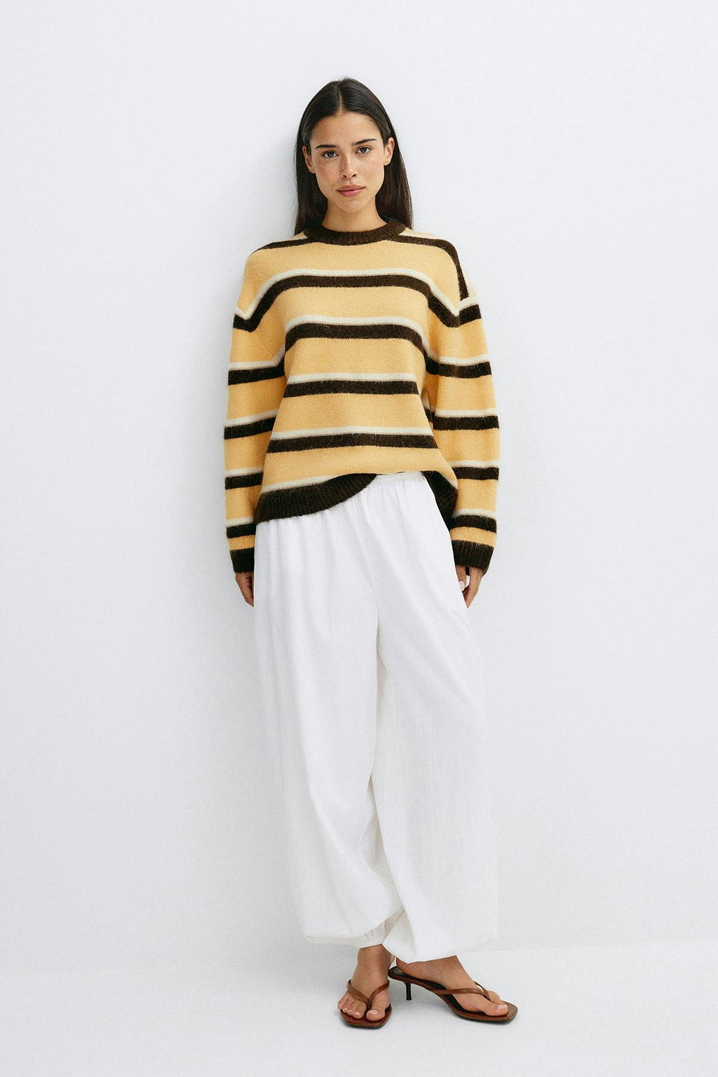 Crew neck knitted sweater