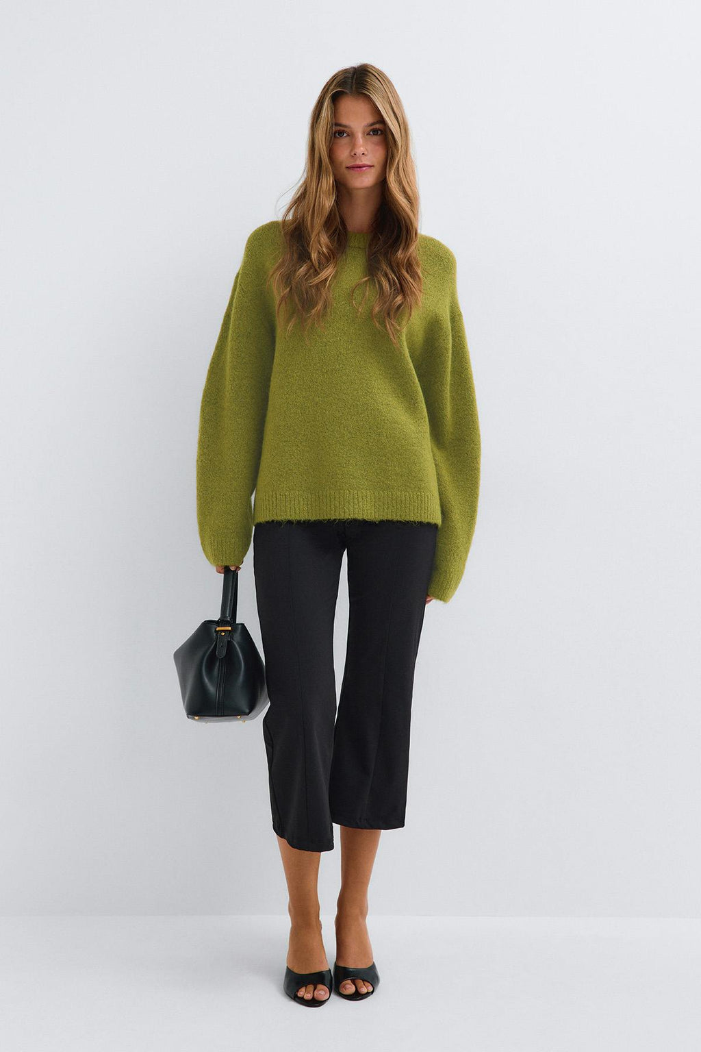 Crew neck knitted sweater
