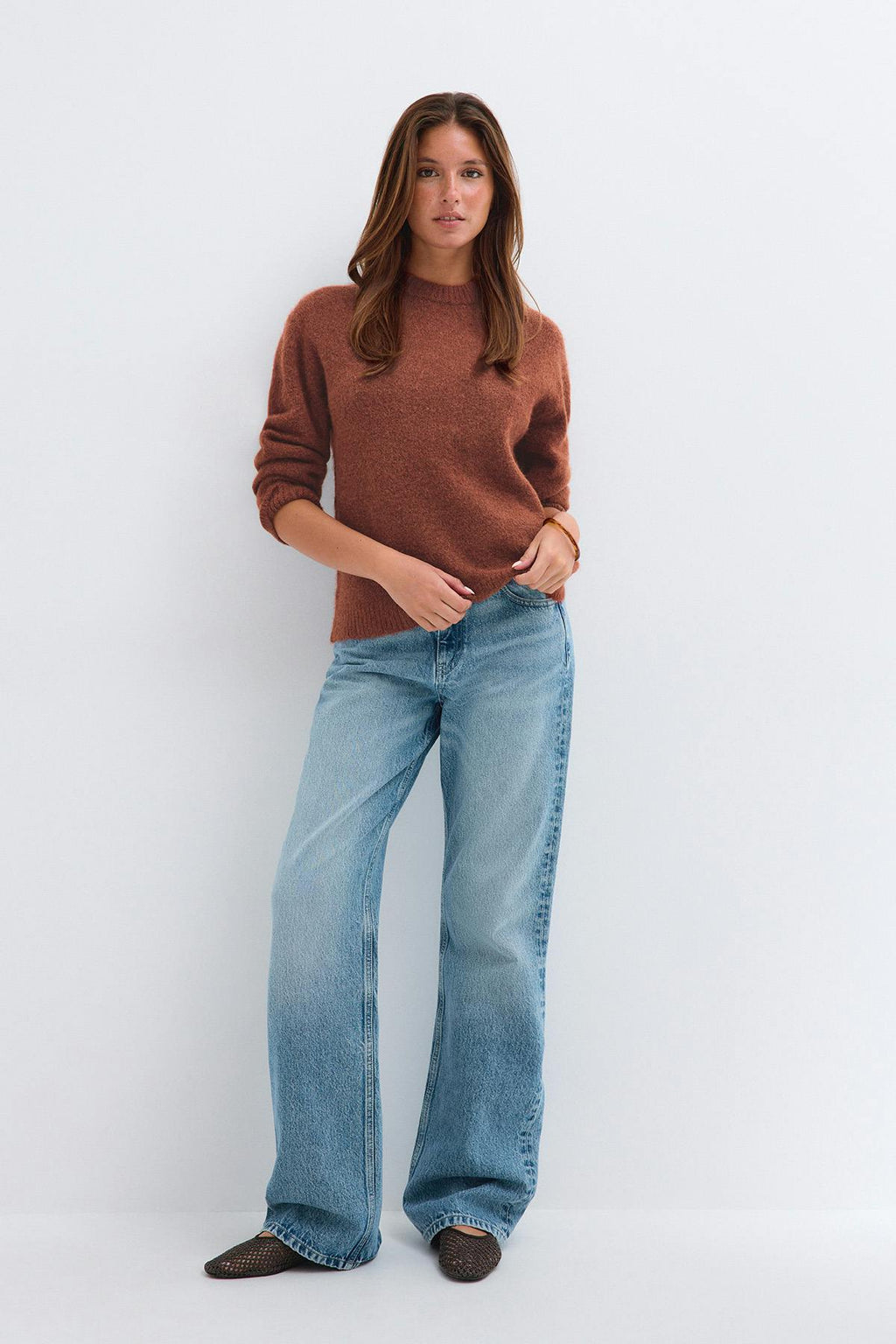 Crew neck knitted sweater
