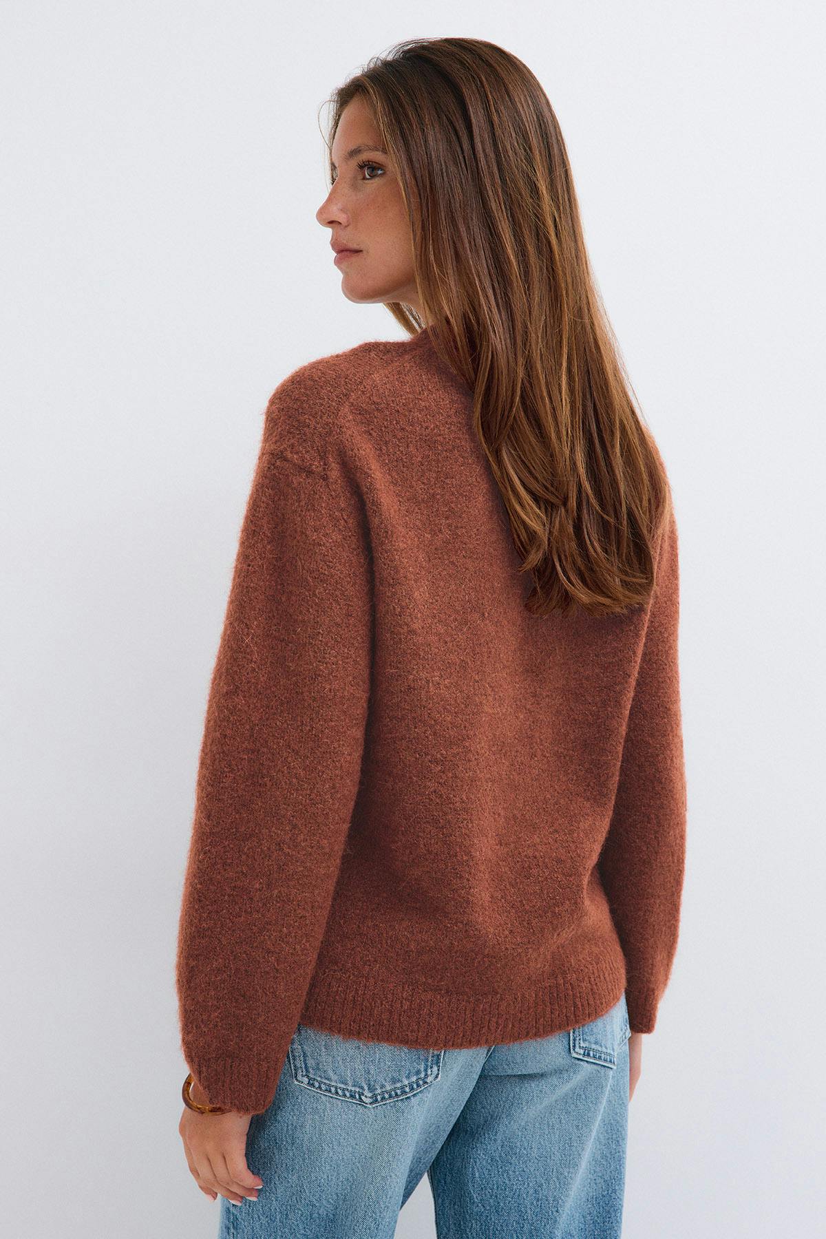 Crew neck knitted sweater