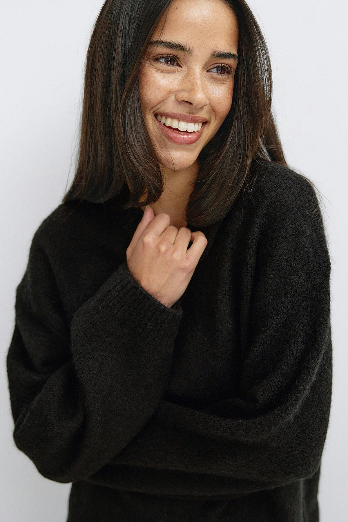 Crew neck knitted sweater