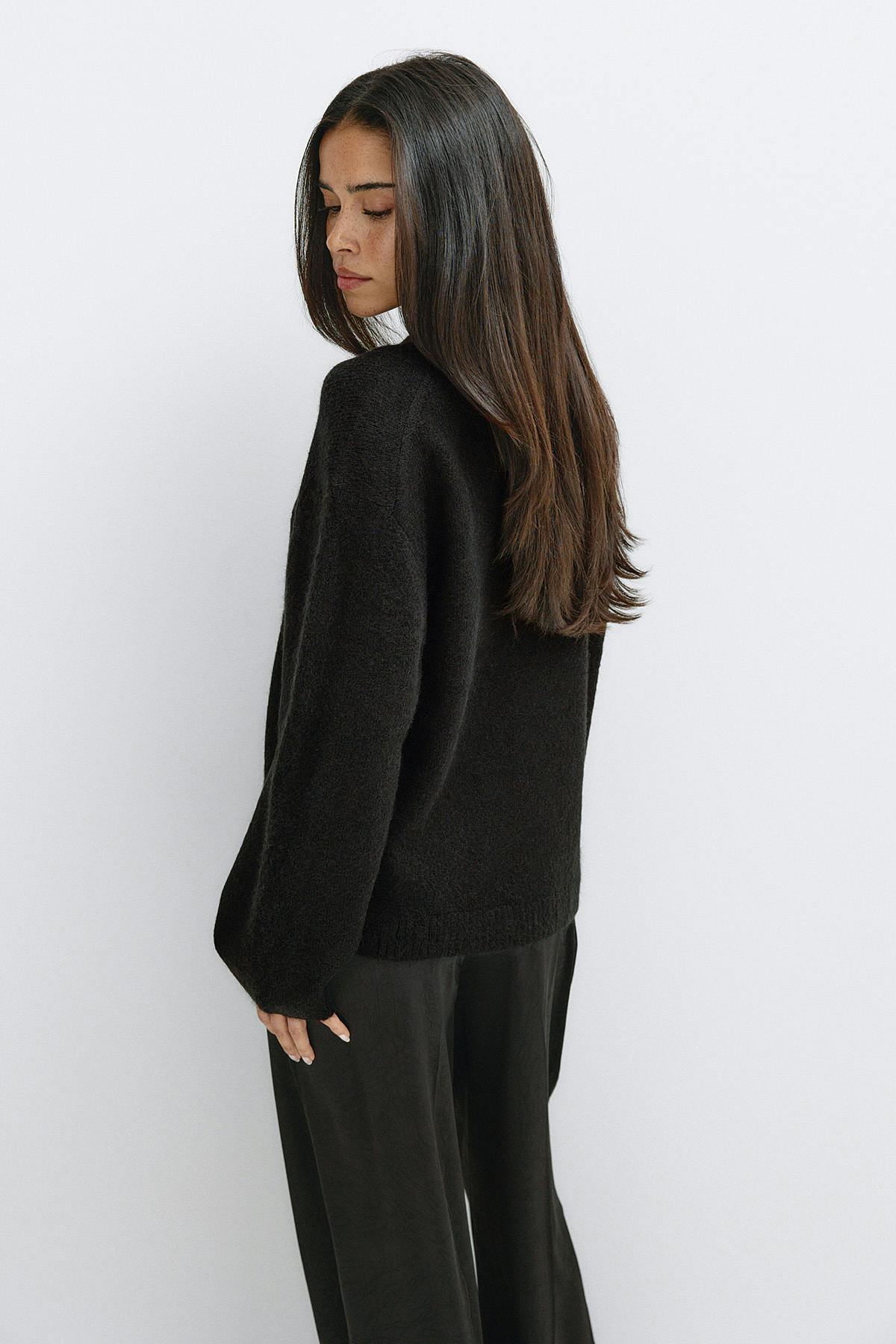 Crew neck knitted sweater