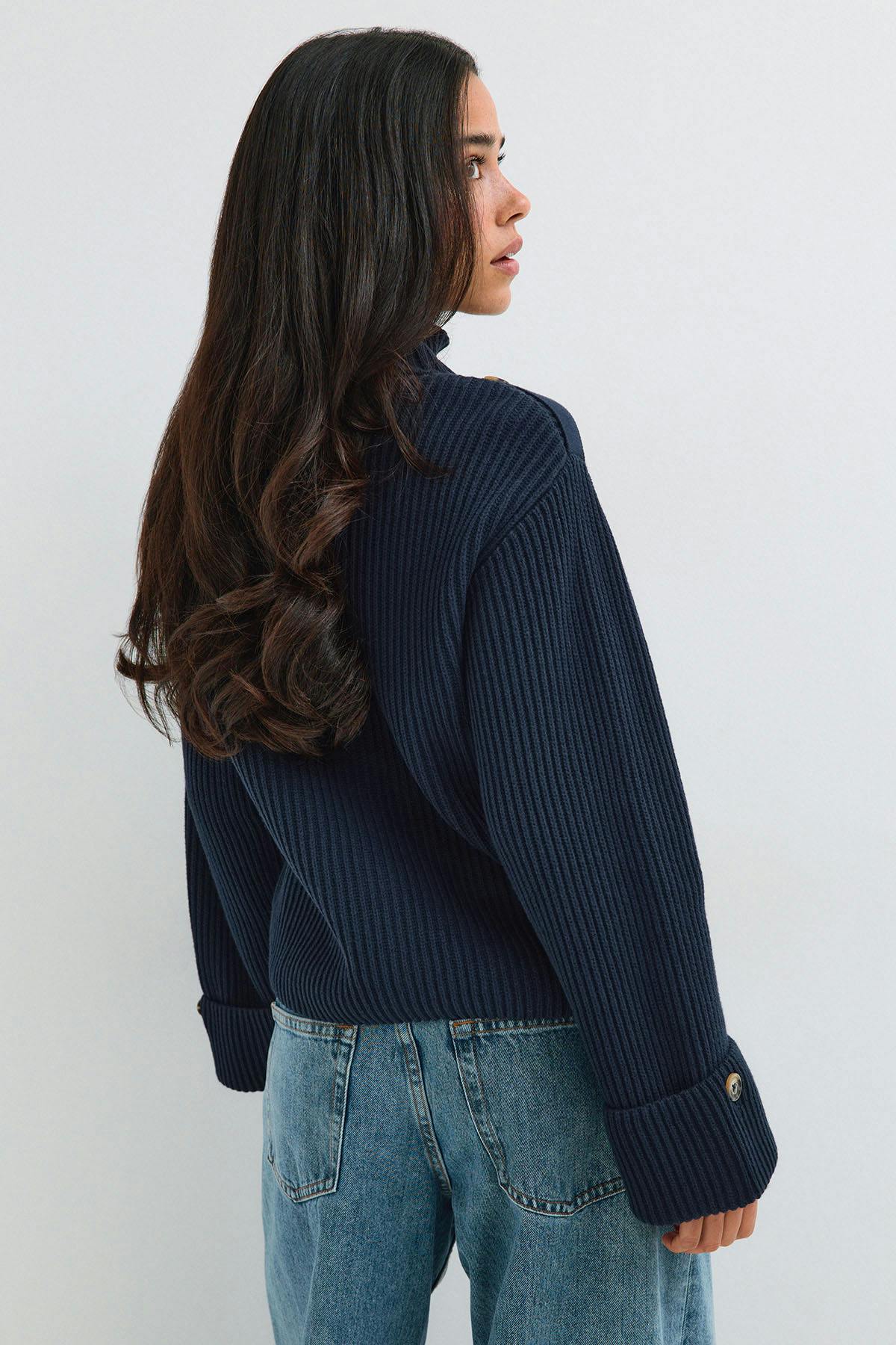 Knitted cardigan