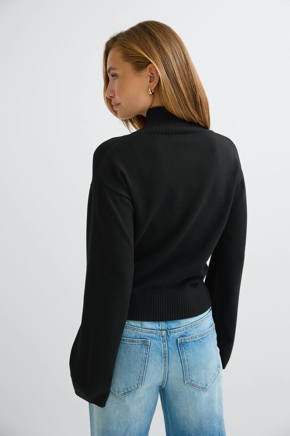 Turtleneck knitted cardigan