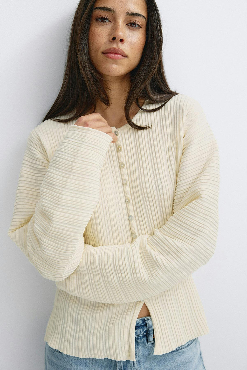 Shaped knitted cardigan
